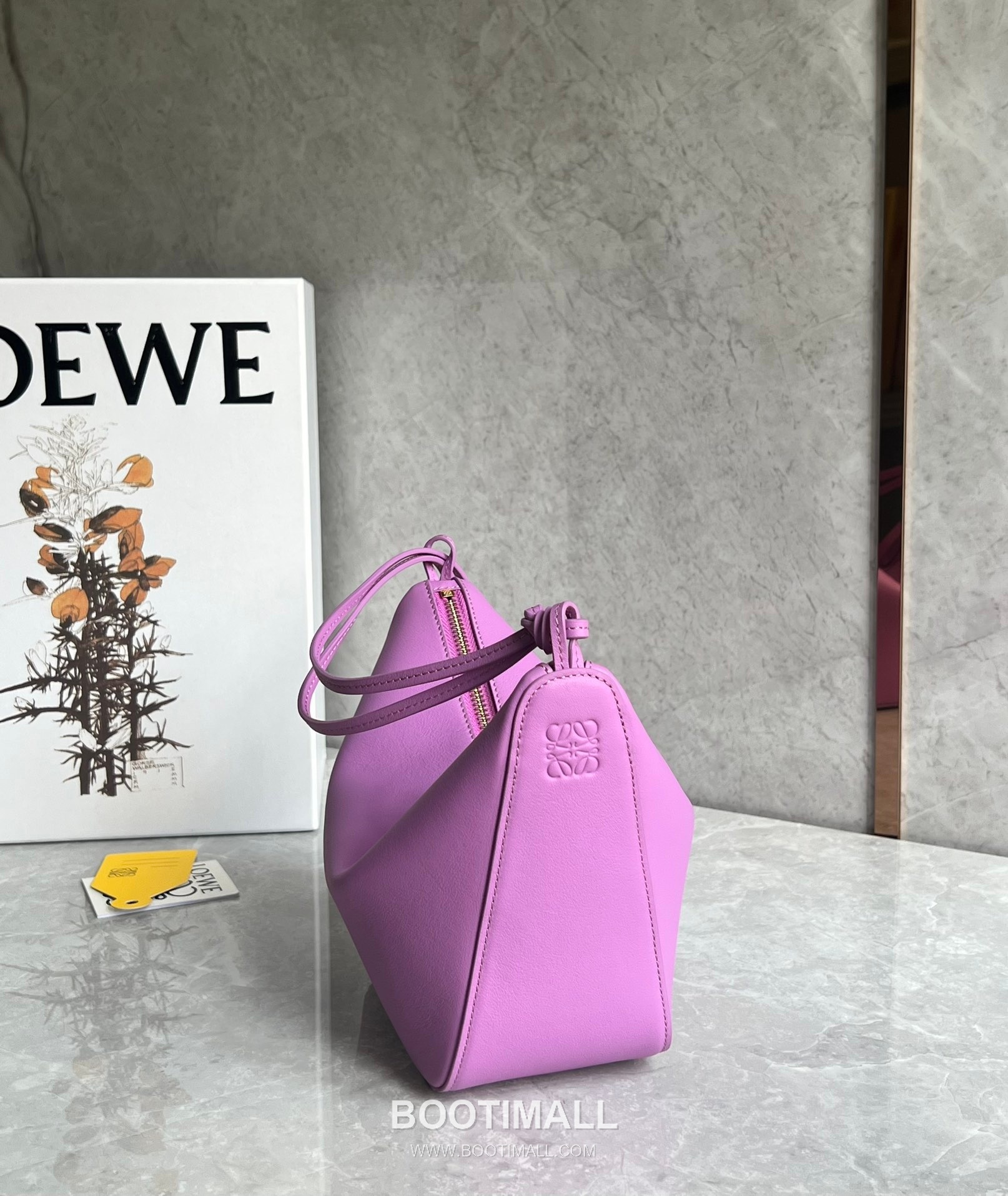 Loewe Hammock Calfskin Leather Hobo Shoulder Bag 263317 로에베 해먹 카프스킨 레더 호보 숄더 크로스백 28cm 16