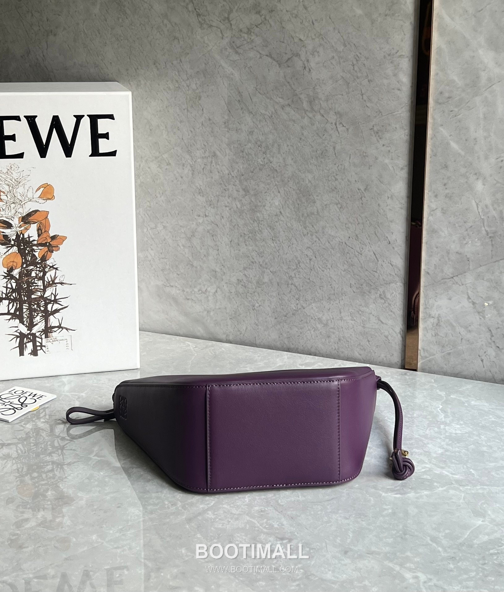 Loewe Hammock Calfskin Leather Hobo Shoulder Bag 263317 로에베 해먹 카프스킨 레더 호보 숄더 크로스백 28cm 10