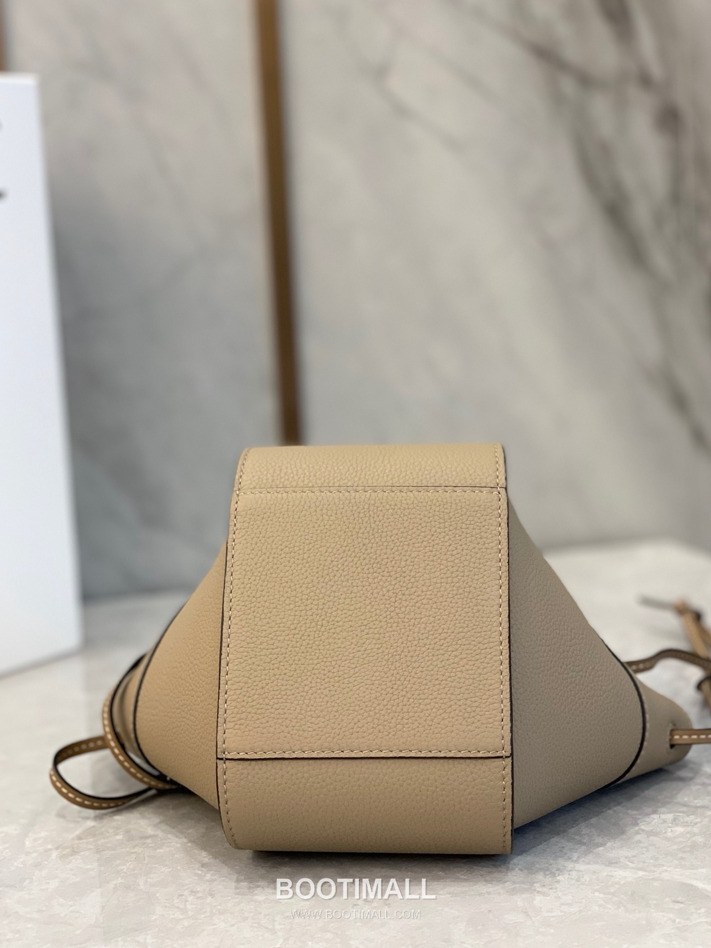 Loewe Mini Hammock Pebbled Calfskin Leather Drawstring Bag 10393 로에베 미니 해먹 페블드 카프스킨 드로스트링 숄더 크로스백 19cm 6