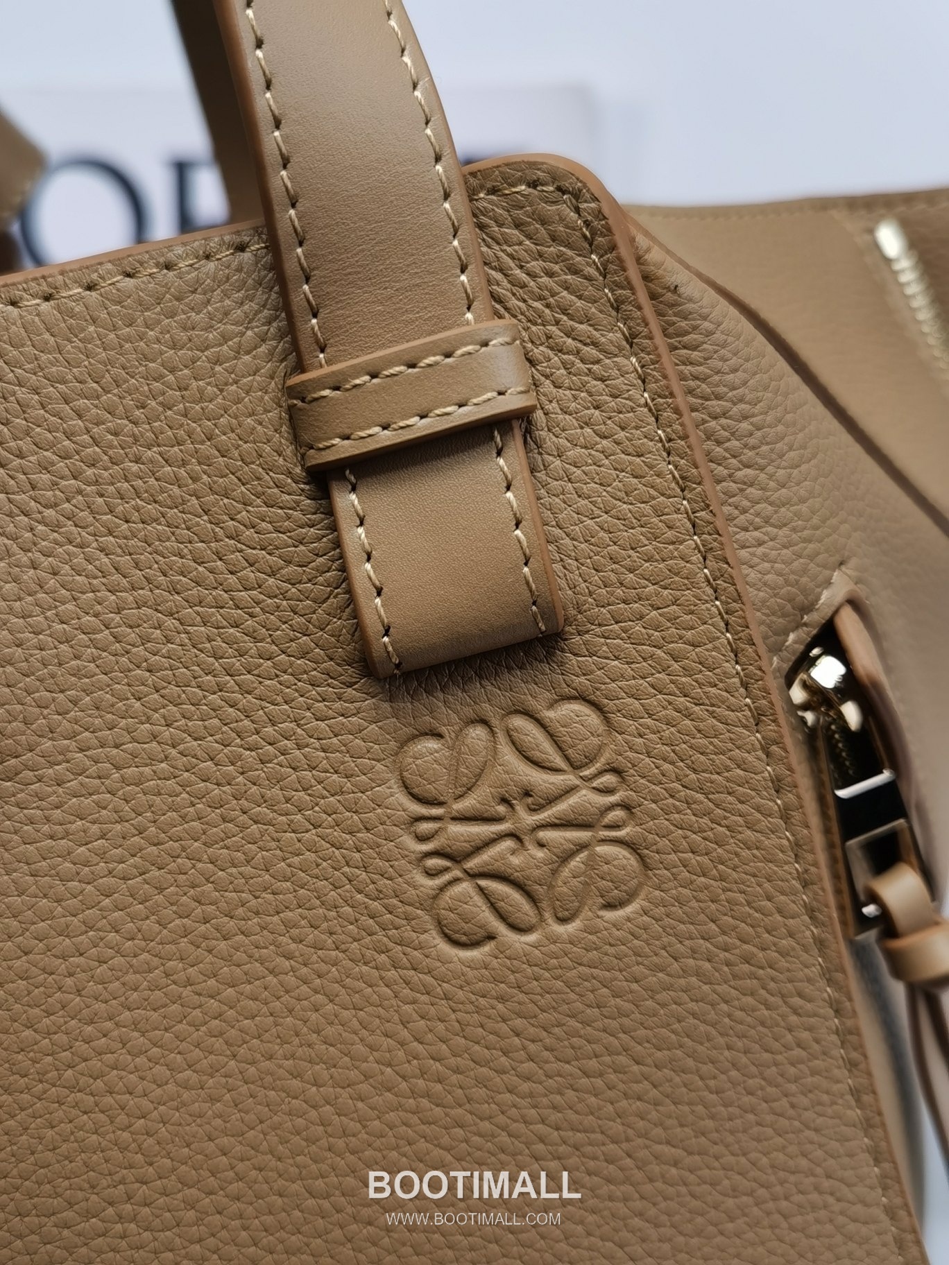 Loewe Hammock Compact Grained Calfskin Leather Shoulder Bag 8047 로에베 해먹 컴팩트 그레인 카프스킨 숄더 크로스백 20cm 4