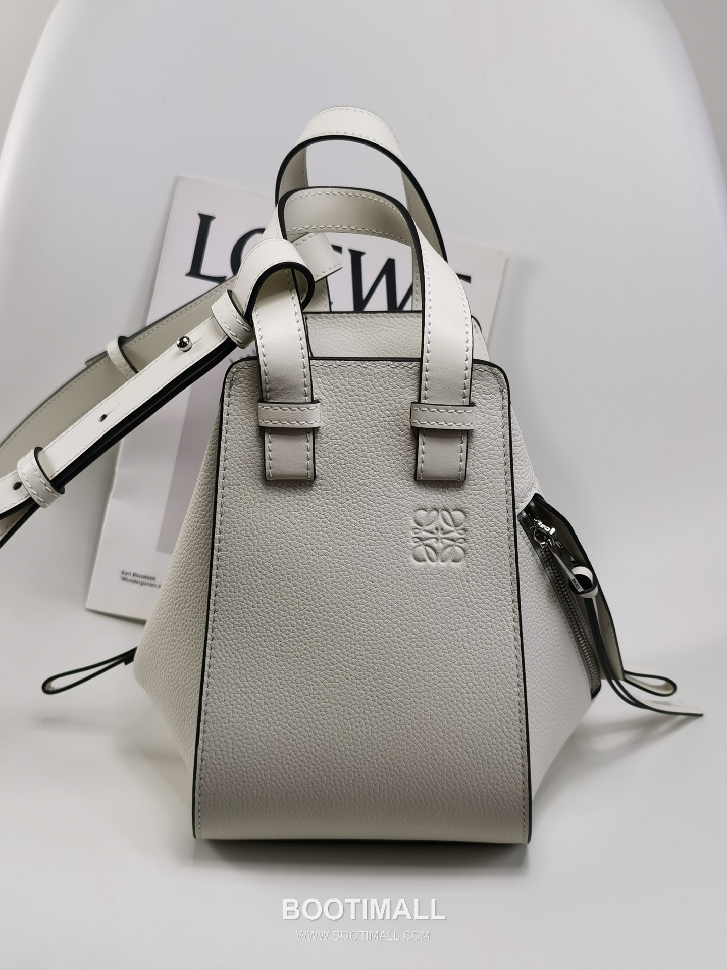 Loewe Hammock Compact Grained Calfskin Leather Shoulder Bag 8047 로에베 해먹 컴팩트 그레인 카프스킨 숄더 크로스백 20cm 1