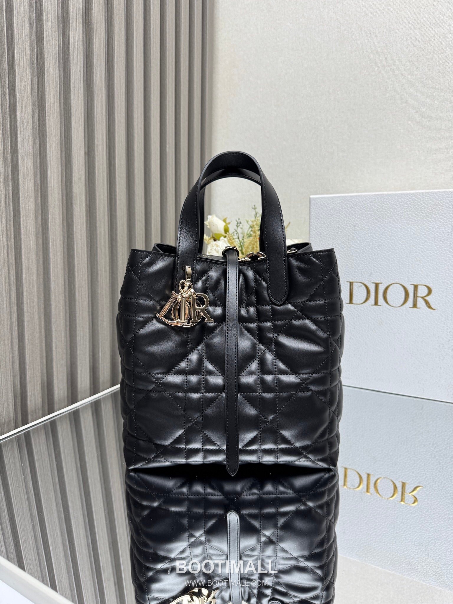Dior Toujours Cannage Calfskin Vertical Tote Bag M2836 디올 투주르 까나쥬 카프스킨 버티컬 토트백 23cm 1