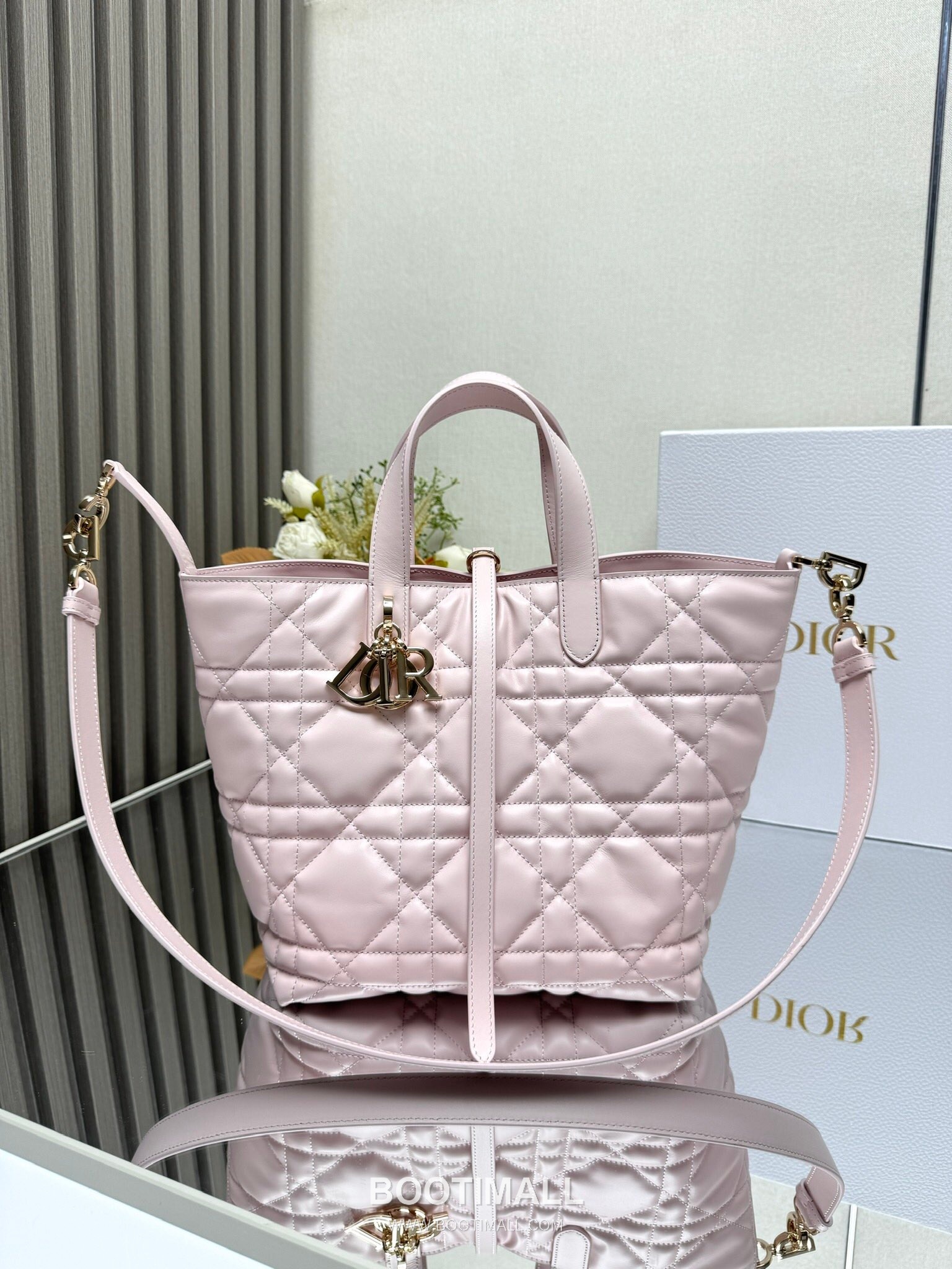 Dior Toujours Cannage Calfskin Vertical Tote Bag M2836 디올 투주르 까나쥬 카프스킨 버티컬 토트백 23cm 1
