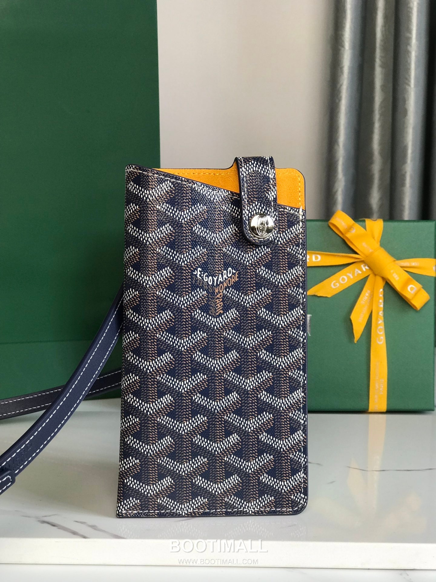 Goyard Montmartre GM Goyardine Canvas Crossbody Pouch 고야드 몽마르트르 GM 고야딘 캔버스 크로스바디 파우치 10cm 1