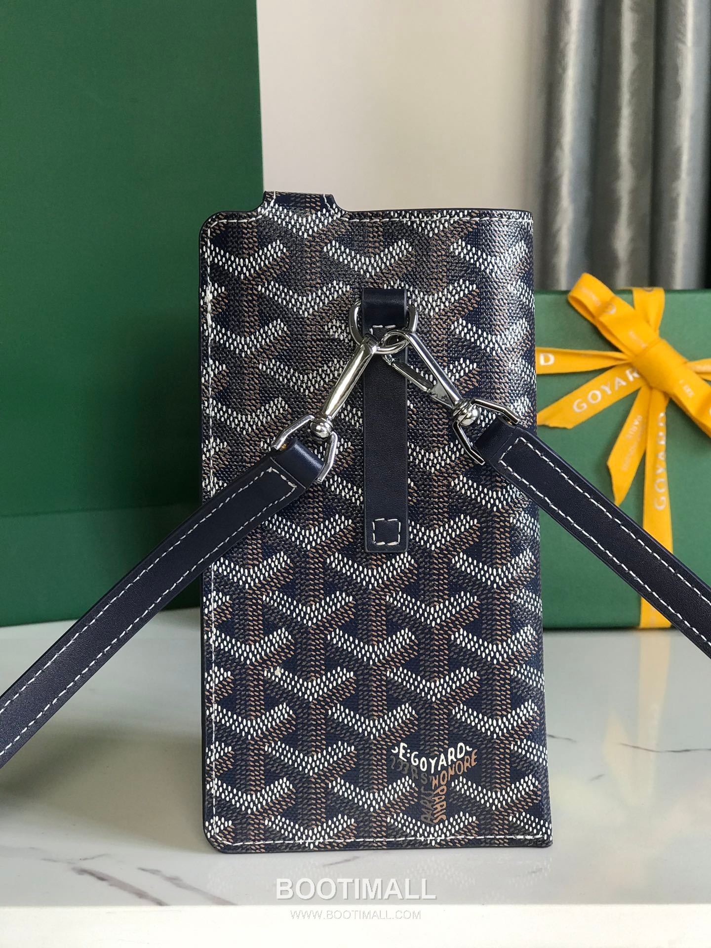 Goyard Montmartre GM Goyardine Canvas Crossbody Pouch 고야드 몽마르트르 GM 고야딘 캔버스 크로스바디 파우치 10cm 2