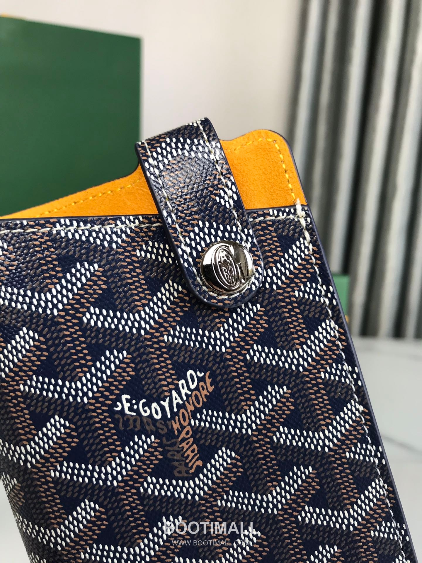 Goyard Montmartre GM Goyardine Canvas Crossbody Pouch 고야드 몽마르트르 GM 고야딘 캔버스 크로스바디 파우치 10cm 4