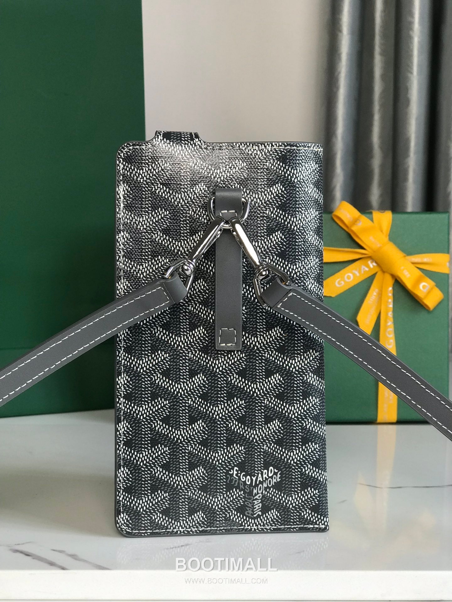 Goyard Montmartre GM Goyardine Canvas Crossbody Pouch 고야드 몽마르트르 GM 고야딘 캔버스 크로스바디 파우치 10cm 2