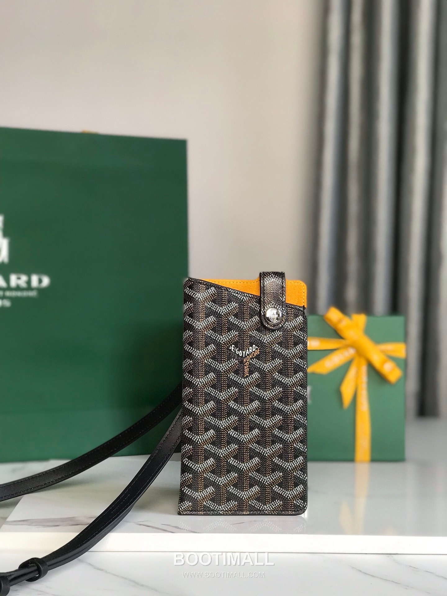 Goyard Montmartre GM Goyardine Canvas Crossbody Pouch 고야드 몽마르트르 GM 고야딘 캔버스 크로스바디 파우치 10cm 1