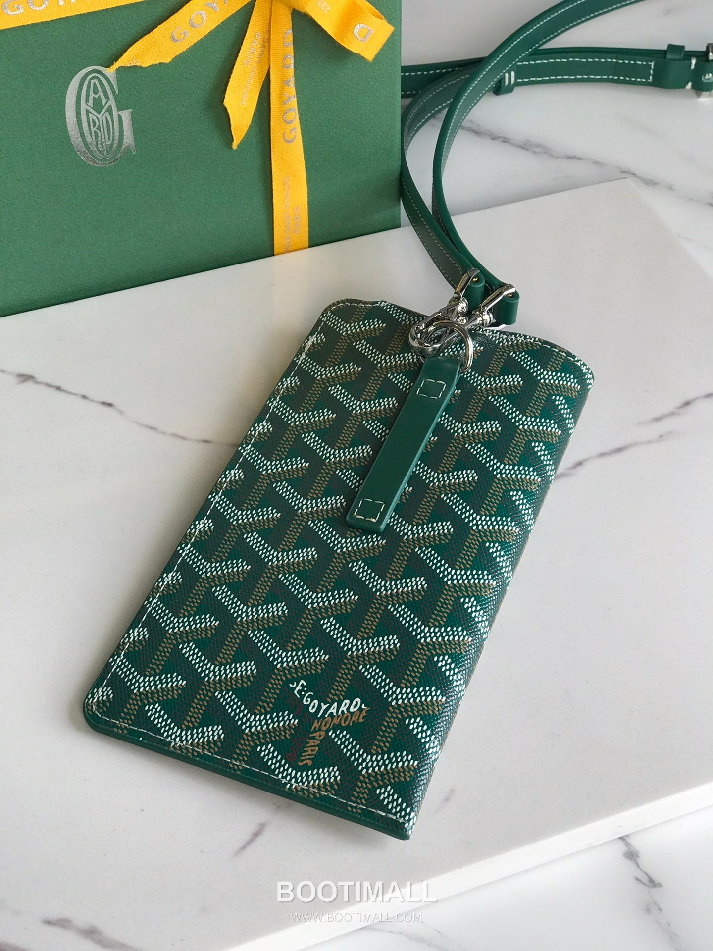 Goyard Montmartre GM Goyardine Canvas Crossbody Pouch 고야드 몽마르트르 GM 고야딘 캔버스 크로스바디 파우치 10cm 3