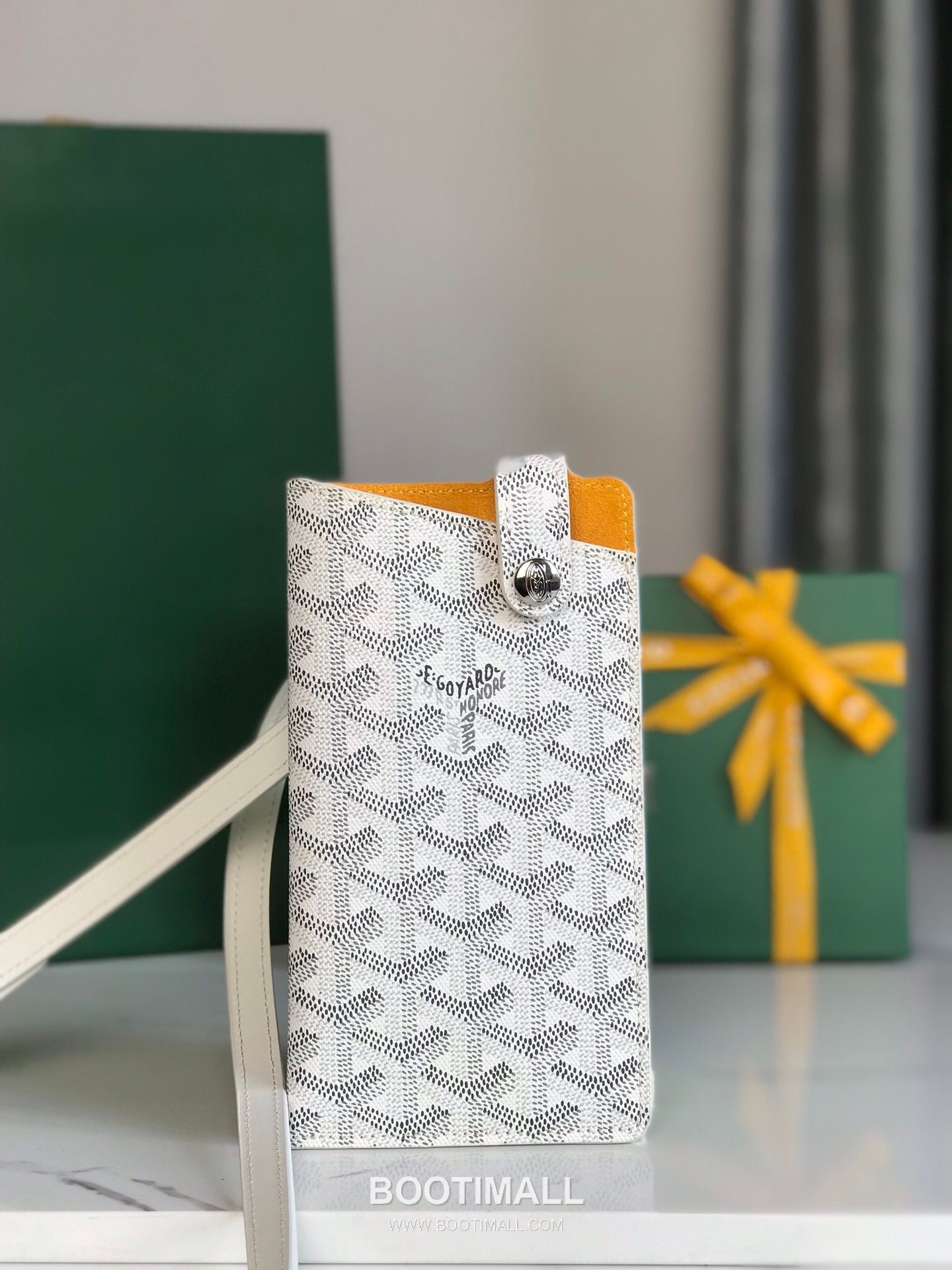 Goyard Montmartre GM Goyardine Canvas Crossbody Pouch 고야드 몽마르트르 GM 고야딘 캔버스 크로스바디 파우치 10cm 1