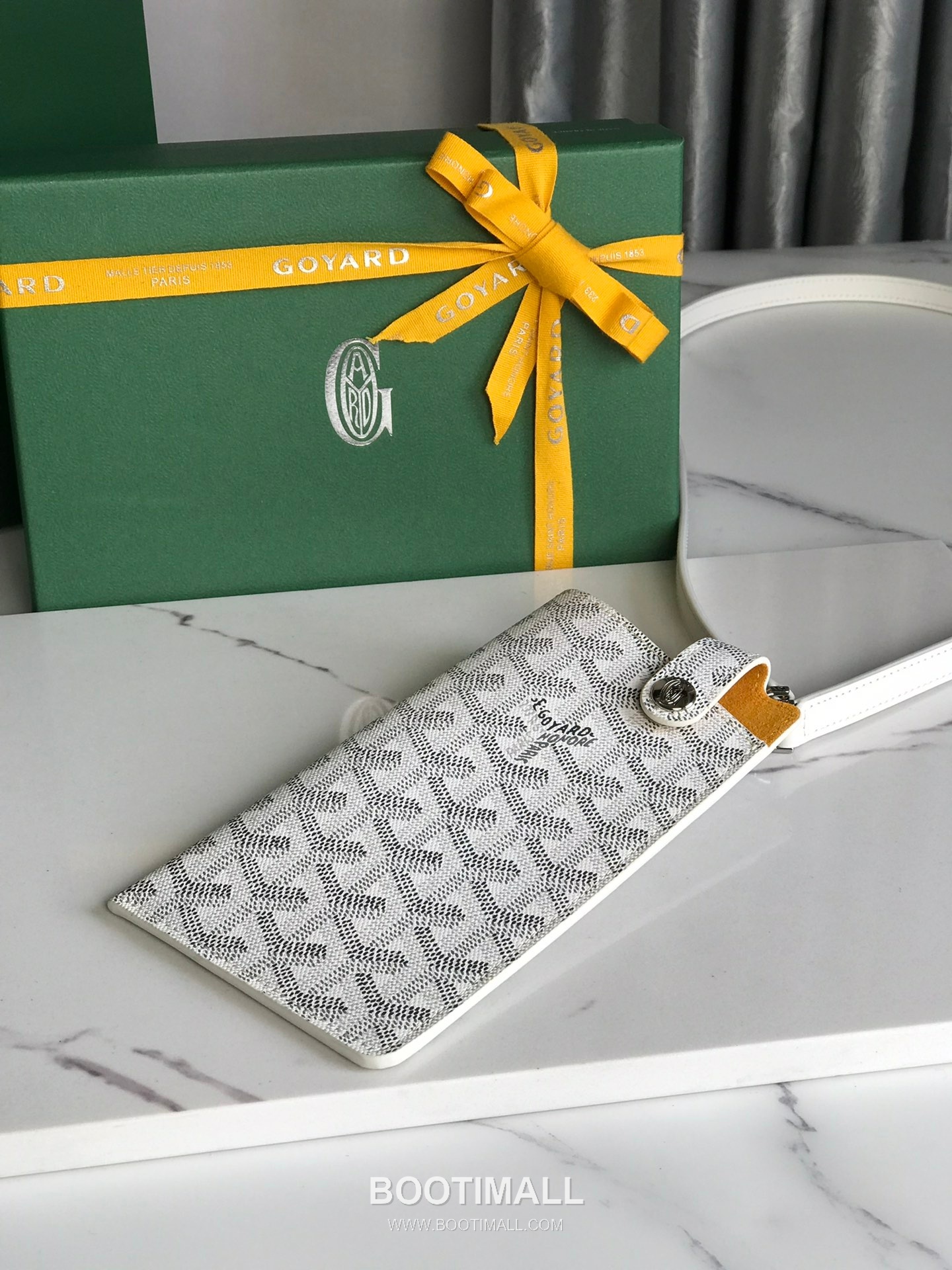 Goyard Montmartre GM Goyardine Canvas Crossbody Pouch 고야드 몽마르트르 GM 고야딘 캔버스 크로스바디 파우치 10cm 3