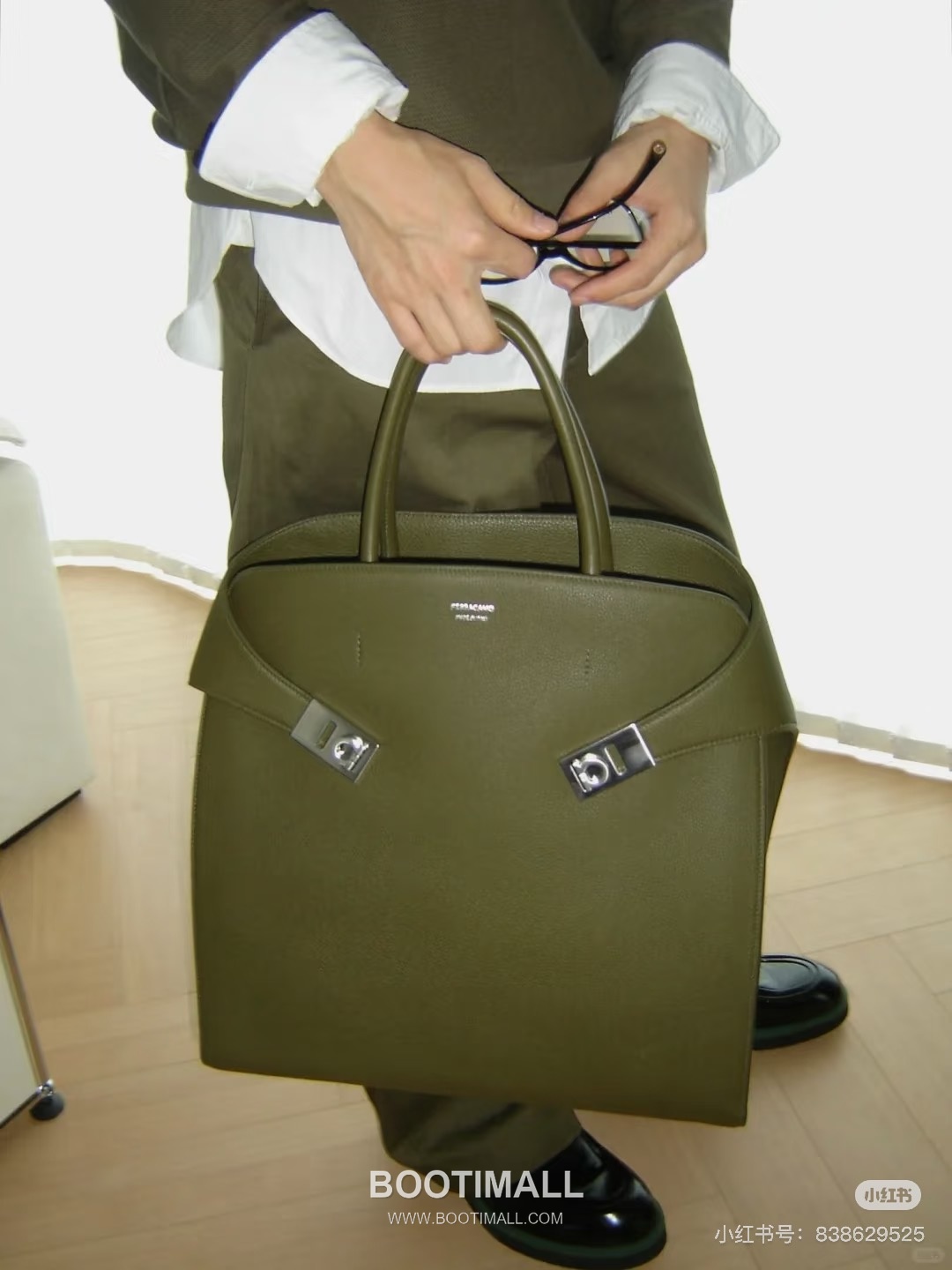 Ferragamo Hug Hammered Calfskin Tote Bag AU-24/1666 페라가모 허그 해머드 카프스킨 토트백 38cm 6