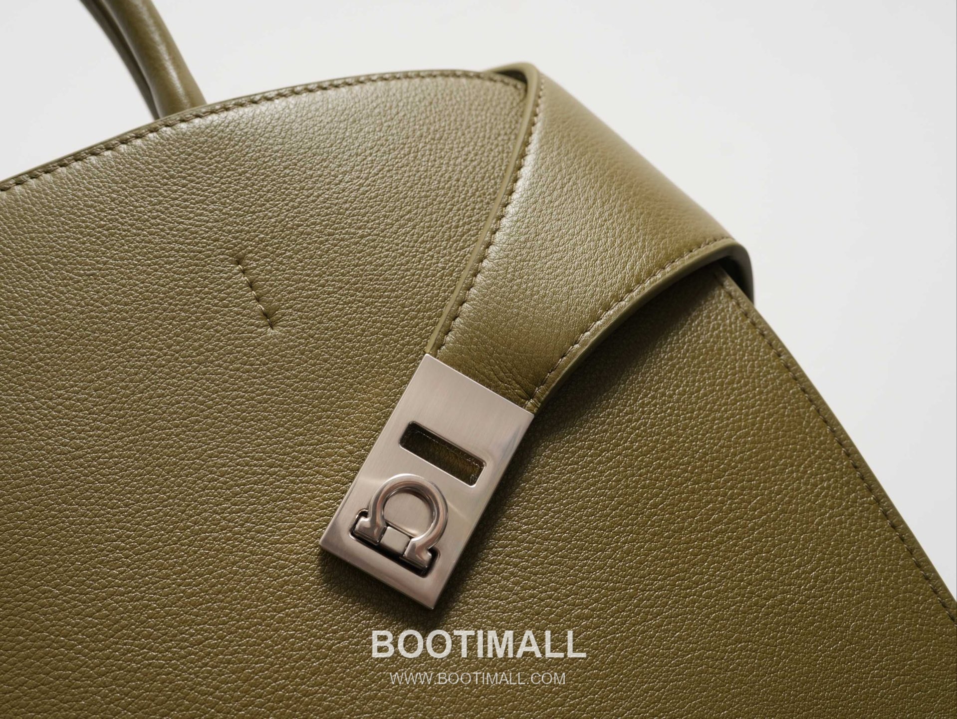 Ferragamo Hug Hammered Calfskin Tote Bag AU-24/1666 페라가모 허그 해머드 카프스킨 토트백 38cm 18
