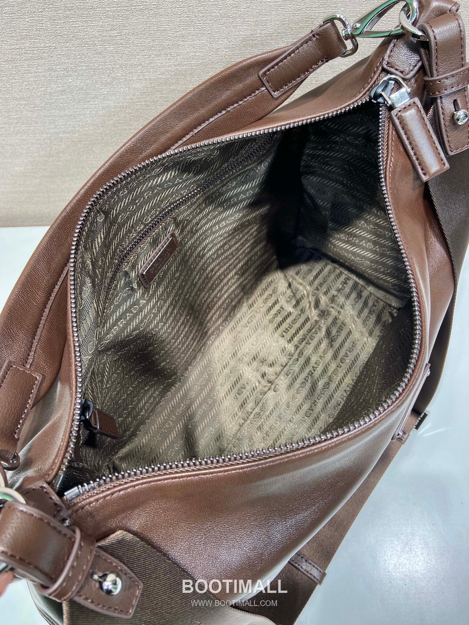 Prada Explore Calfskin Hobo Bag with Multi Pocket Strap Detail 프라다 익스플로어 카프스킨 멀티포켓 스트랩 호보백 2VH204 43cm 8