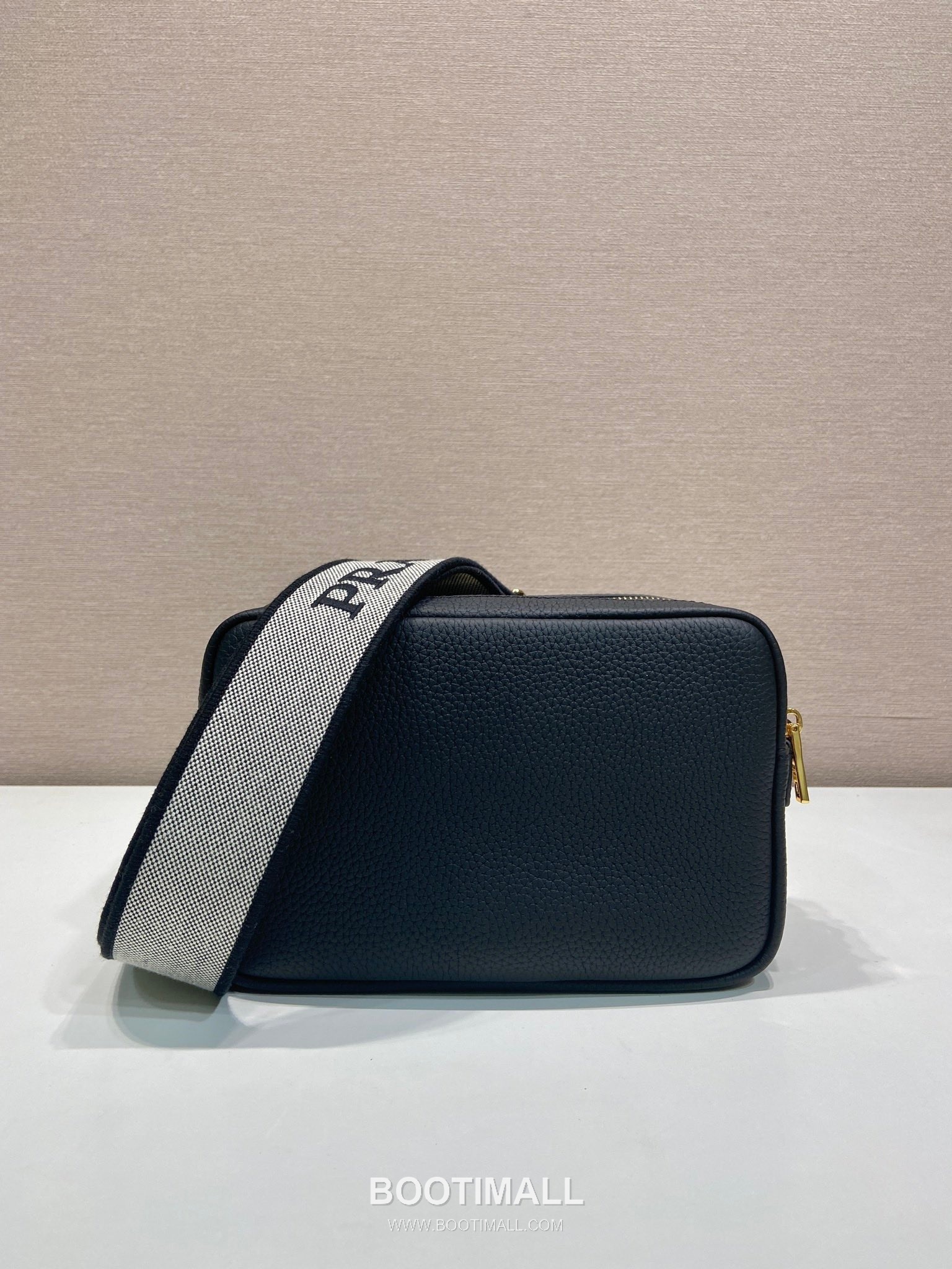 Prada Deer Grain Calfskin Crossbody Bag with Dual Adjustable Strap Detail 프라다 디어 그레인 카프스킨 듀얼 조절 스트랩 크로스바디백 1BD082-1 22cm 4