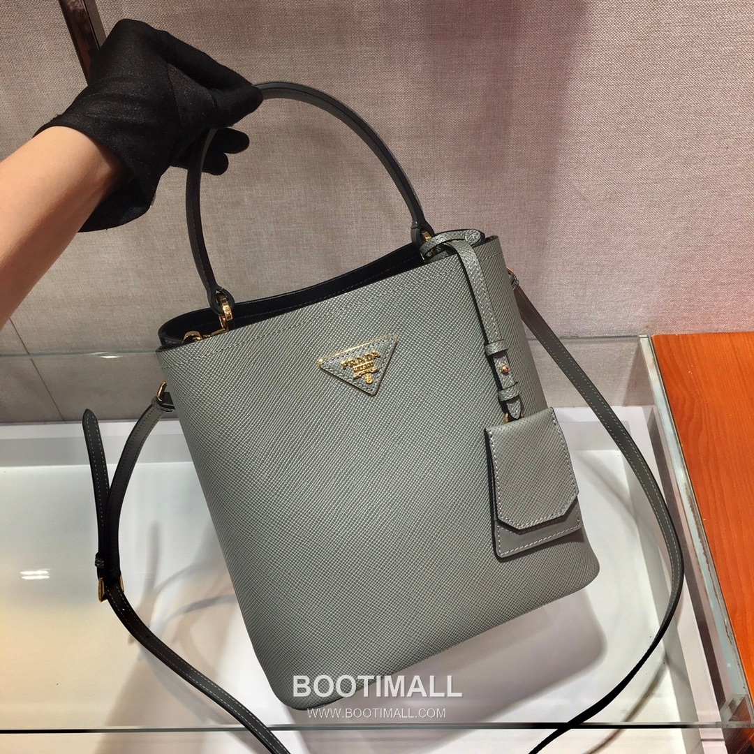 Prada Saffiano Leather Double Tote Bag with Triangle Logo and Magnetic Pocket Detail 프라다 사피아노 가죽 트라이앵글 로고 마그네틱 포켓 더블 토트백 1BA212 22cm 3