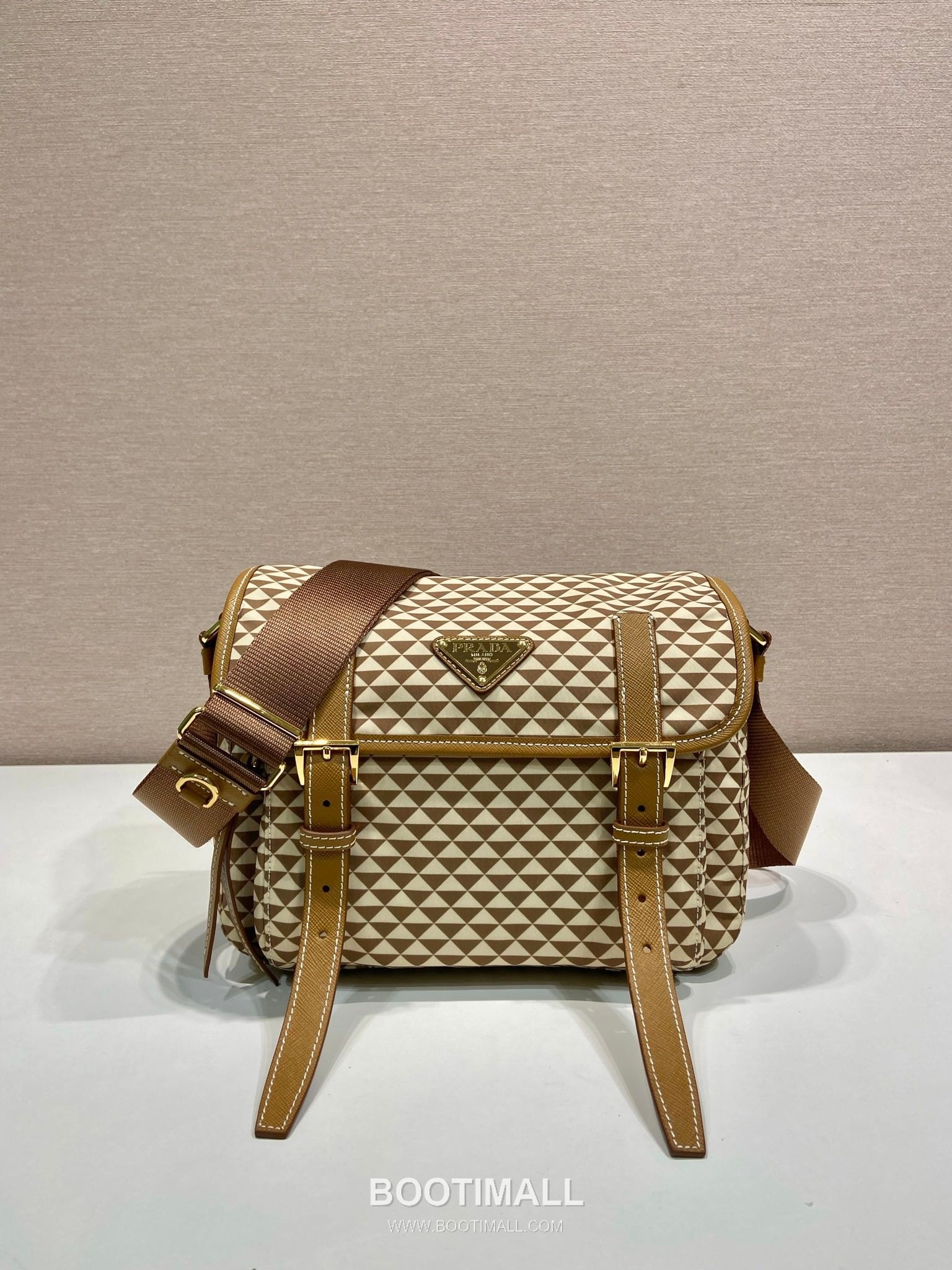 Prada Symbole Printed Nylon Messenger Bag with Saffiano Leather Trim Detail 프라다 심볼 프린트 나일론 사피아노 가죽 트림 메신저백 1BD383 25cm 1