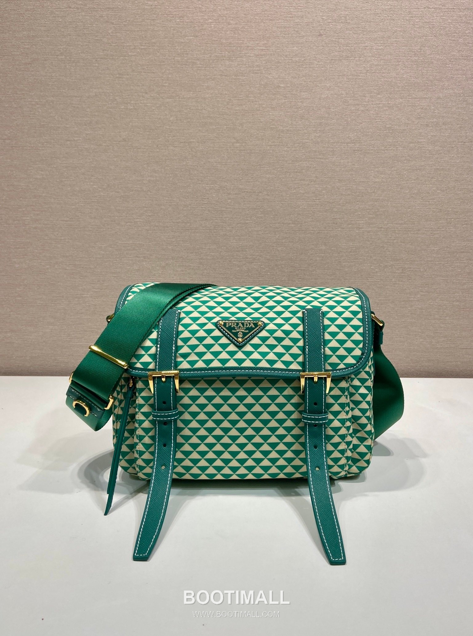 Prada Symbole Printed Nylon Messenger Bag with Saffiano Leather Trim Detail 프라다 심볼 프린트 나일론 사피아노 가죽 트림 메신저백 1BD383 25cm 10