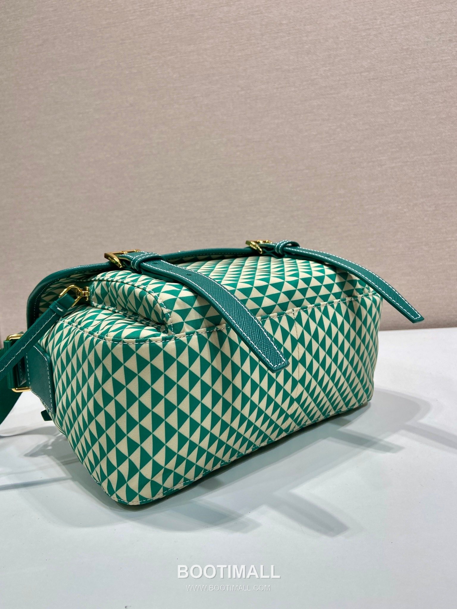 Prada Symbole Printed Nylon Messenger Bag with Saffiano Leather Trim Detail 프라다 심볼 프린트 나일론 사피아노 가죽 트림 메신저백 1BD383 25cm 15