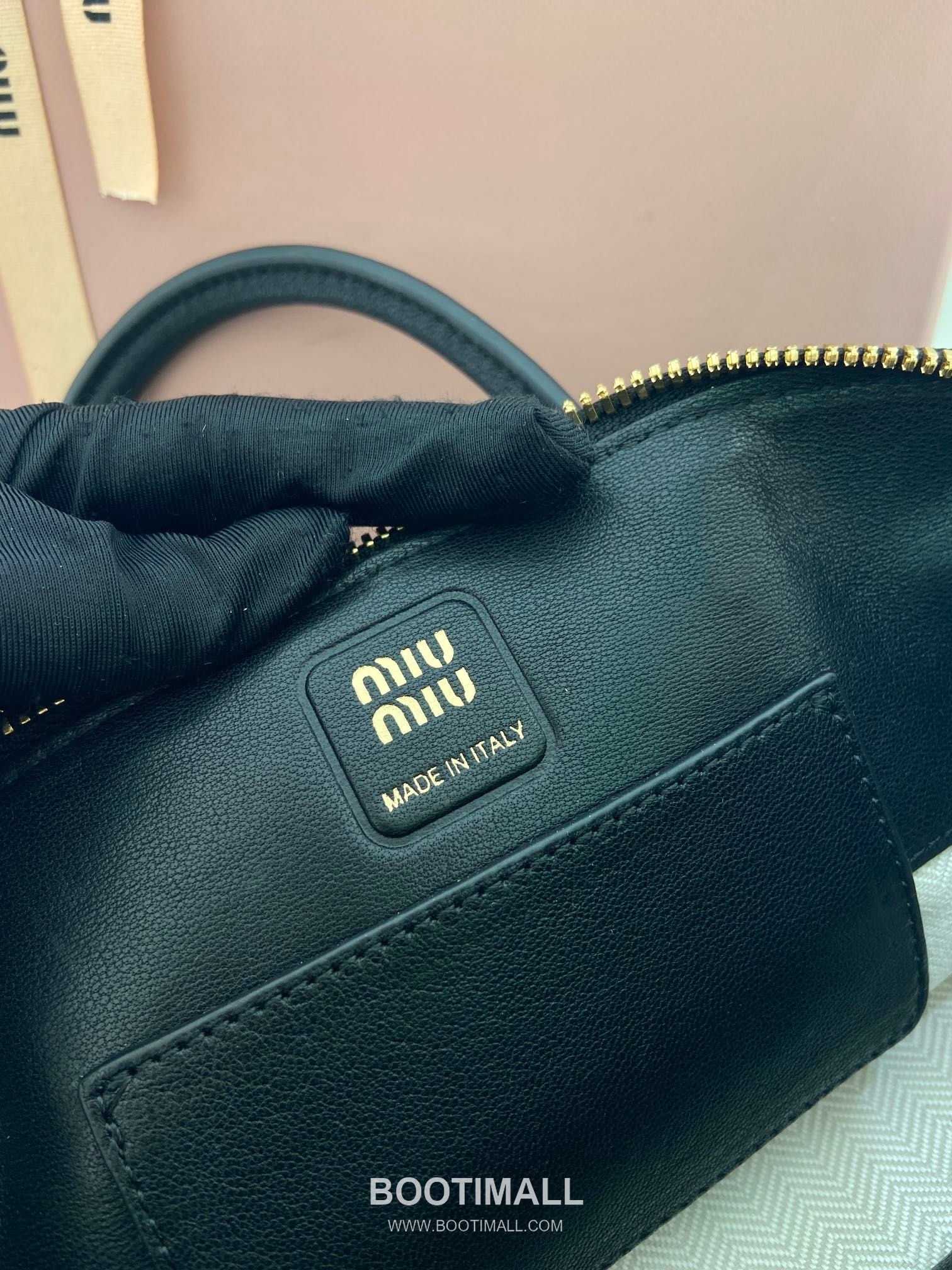 Prada Aventure Nappa Leather Mini Tote Bag with Embossed Logo and Zip Detail 프라다 아방튀르 나파 가죽 엠보스 로고 지퍼 미니 토트백 5BP090 21cm 9