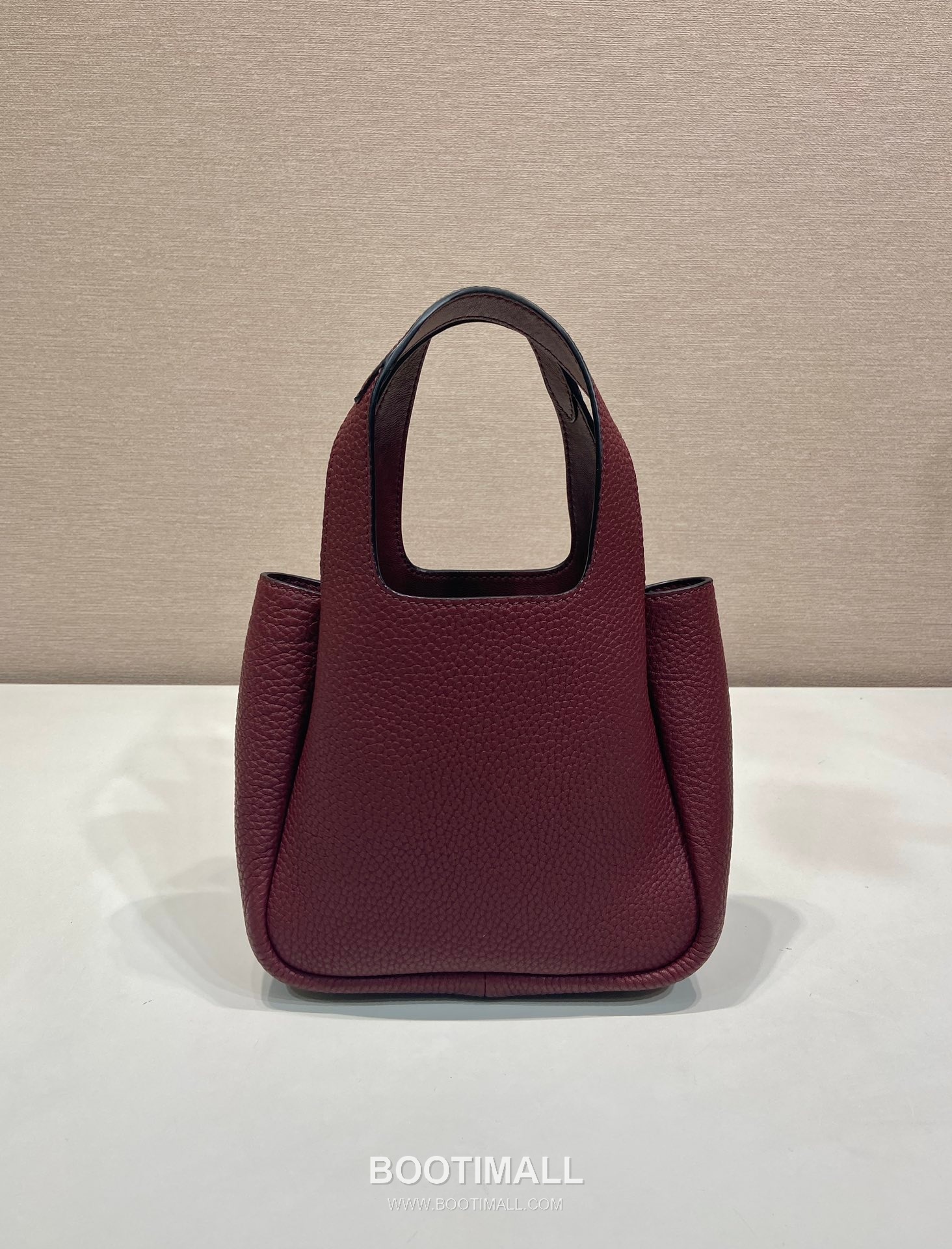 Prada Deer Grain Calfskin Mini Bucket Tote Bag with Gold Hardware Detail 프라다 디어 그레인 카프스킨 골드 하드웨어 미니 버킷 토트백 1BA349 18cm 4