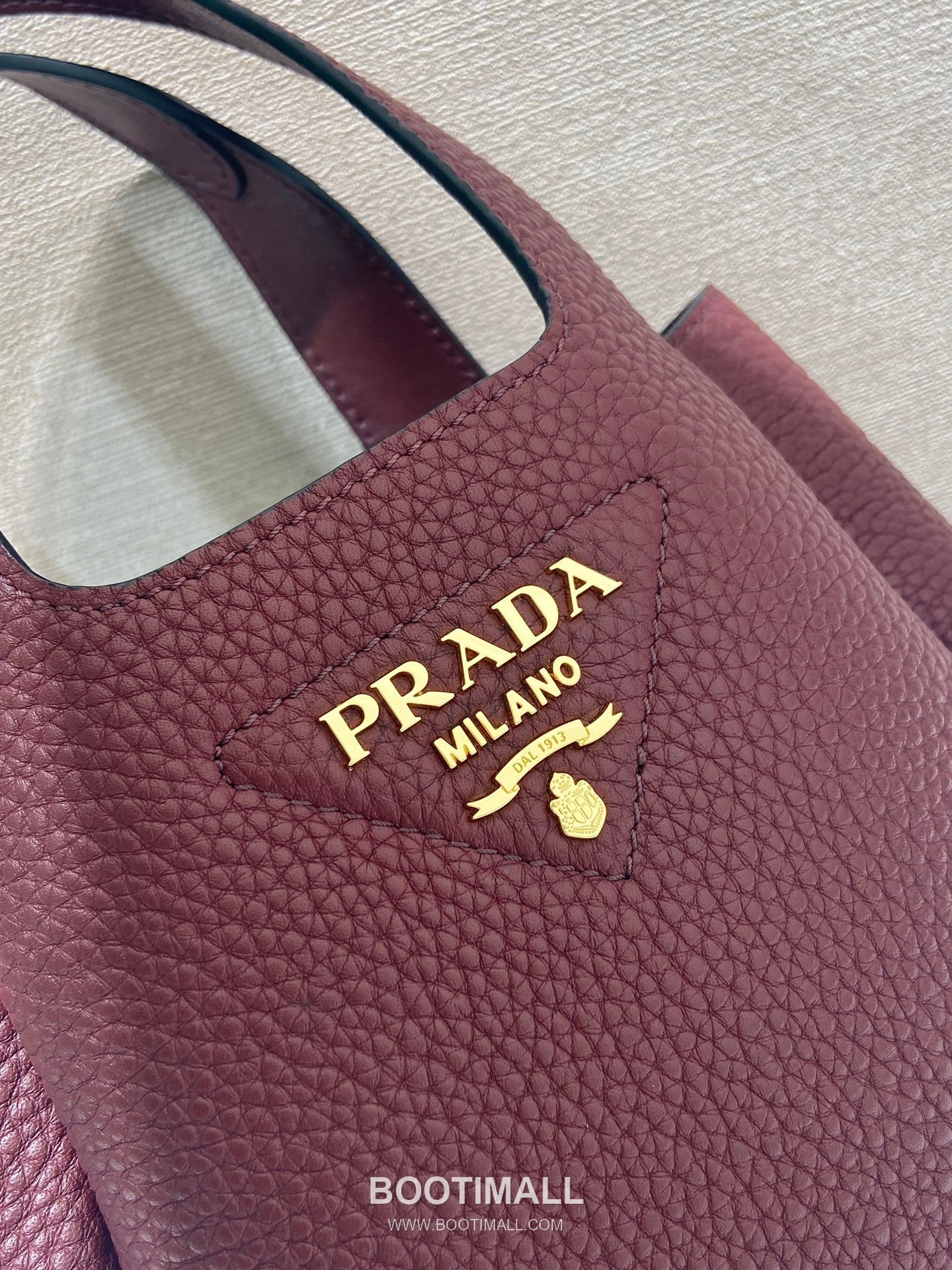 Prada Deer Grain Calfskin Mini Bucket Tote Bag with Gold Hardware Detail 프라다 디어 그레인 카프스킨 골드 하드웨어 미니 버킷 토트백 1BA349 18cm 7