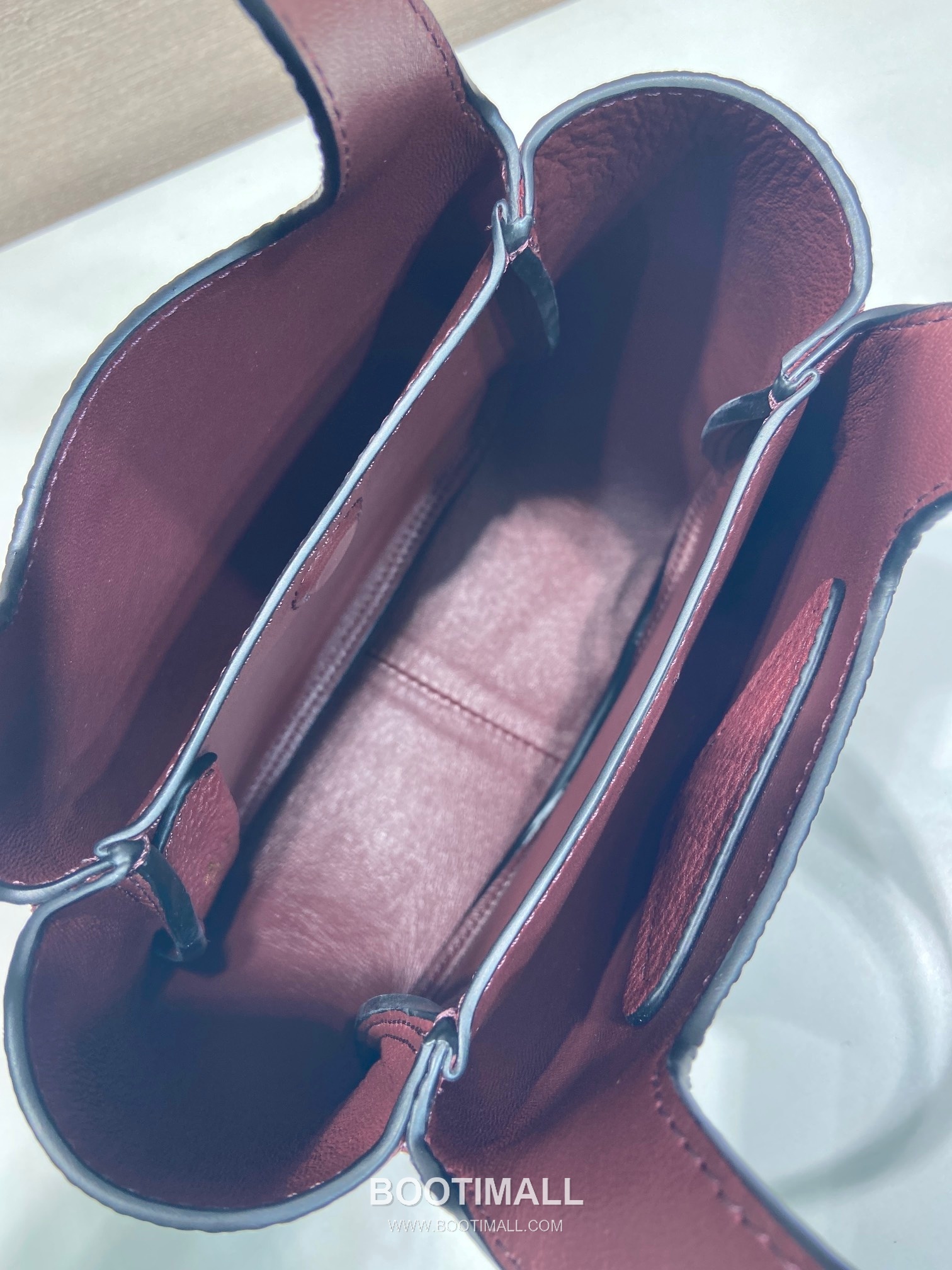 Prada Deer Grain Calfskin Mini Bucket Tote Bag with Gold Hardware Detail 프라다 디어 그레인 카프스킨 골드 하드웨어 미니 버킷 토트백 1BA349 18cm 8