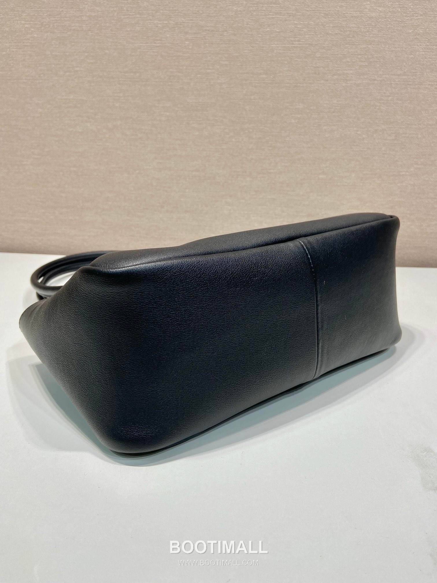 Prada Calfskin Shoulder Tote Bag with Dual Compartment and Strap Detail 프라다 카프스킨 듀얼 컴파트먼트 스트랩 숄더 토트백 1BA444 28cm 7