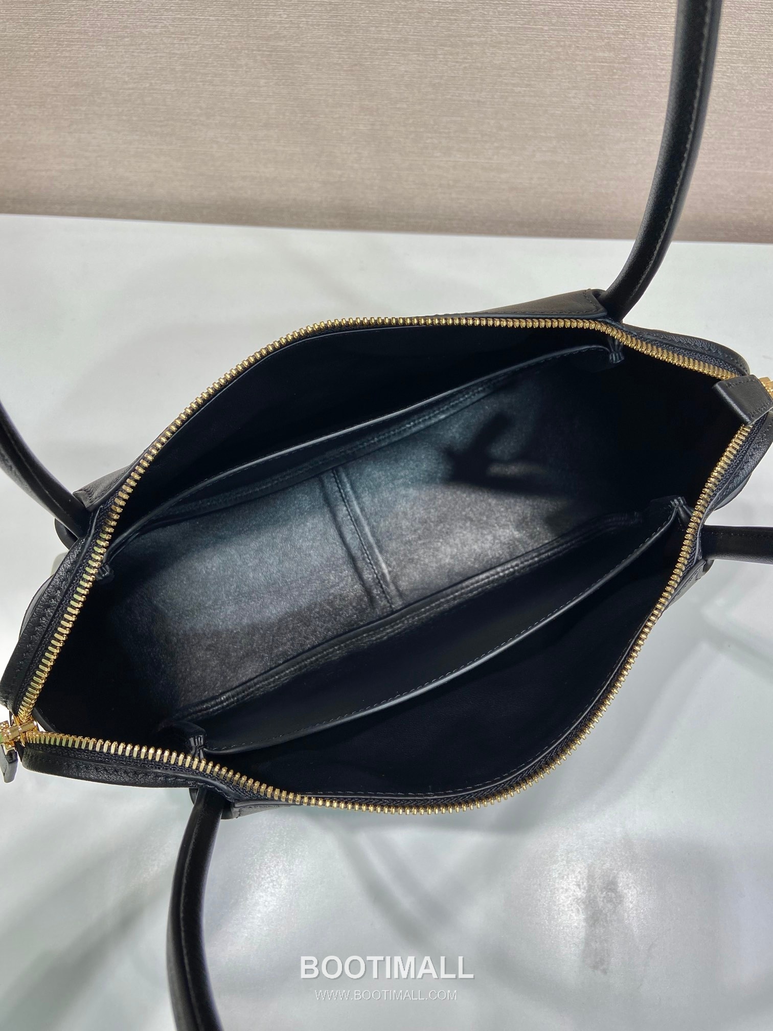 Prada Calfskin Shoulder Tote Bag with Dual Compartment and Strap Detail 프라다 카프스킨 듀얼 컴파트먼트 스트랩 숄더 토트백 1BA444 28cm 8
