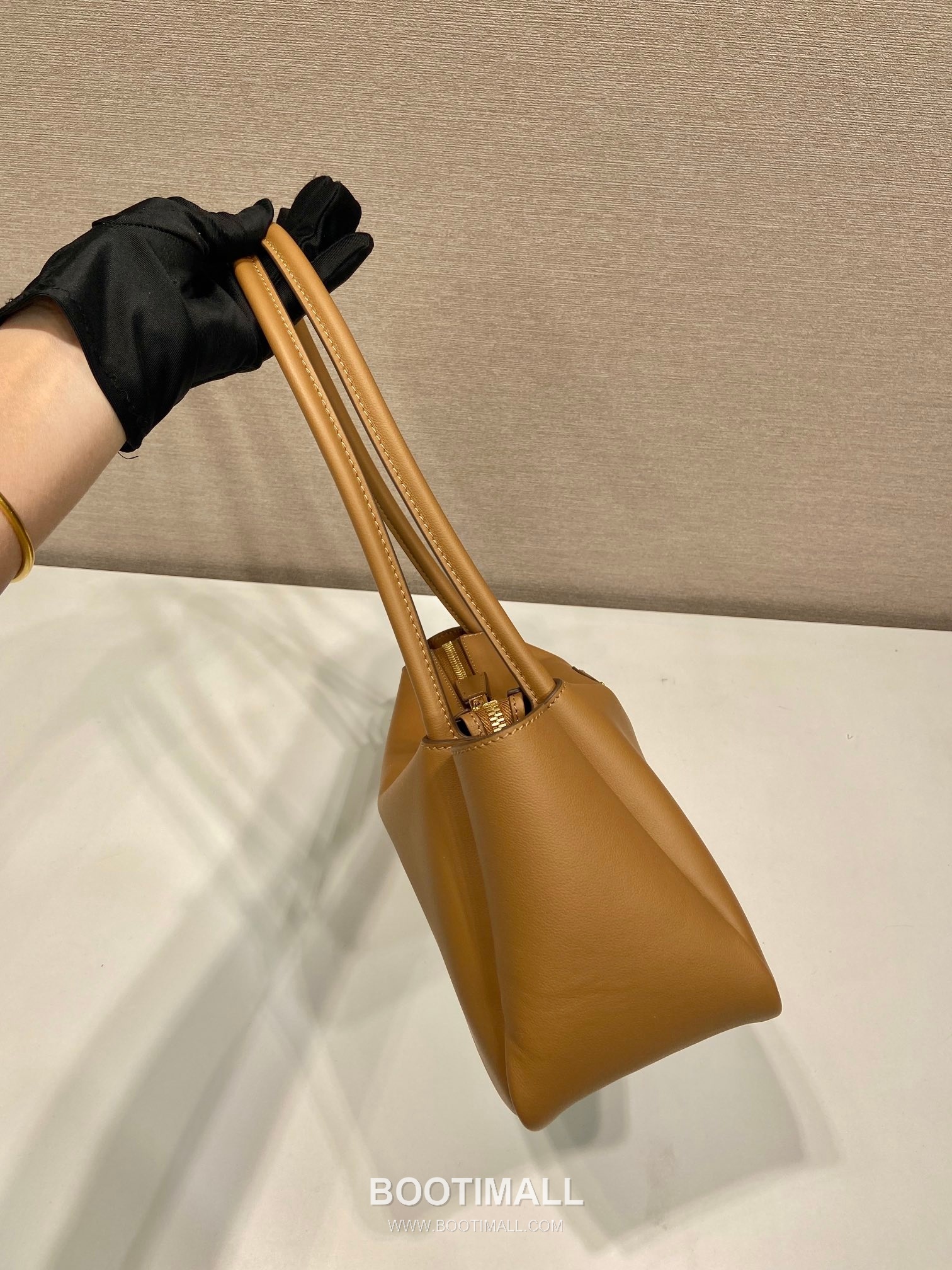 Prada Calfskin Shoulder Tote Bag with Dual Compartment and Strap Detail 프라다 카프스킨 듀얼 컴파트먼트 스트랩 숄더 토트백 1BA444 28cm 7