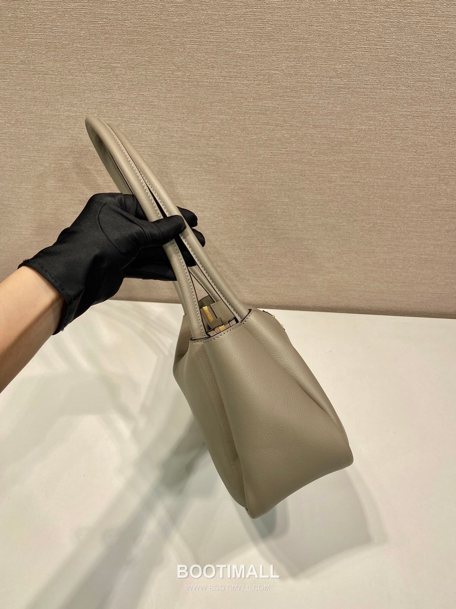 Prada Calfskin Shoulder Tote Bag with Dual Compartment and Strap Detail 프라다 카프스킨 듀얼 컴파트먼트 스트랩 숄더 토트백 1BA444 28cm 5