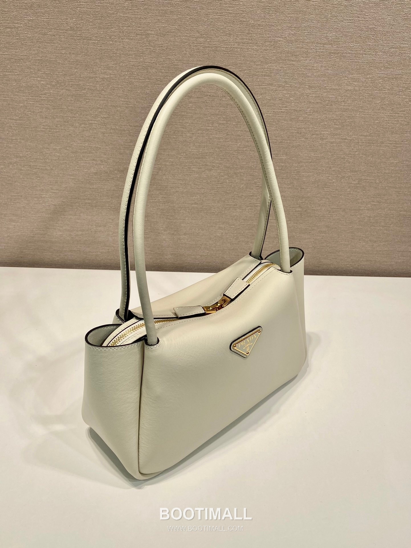 Prada Calfskin Shoulder Tote Bag with Dual Compartment and Strap Detail 프라다 카프스킨 듀얼 컴파트먼트 스트랩 숄더 토트백 1BA444 28cm 3