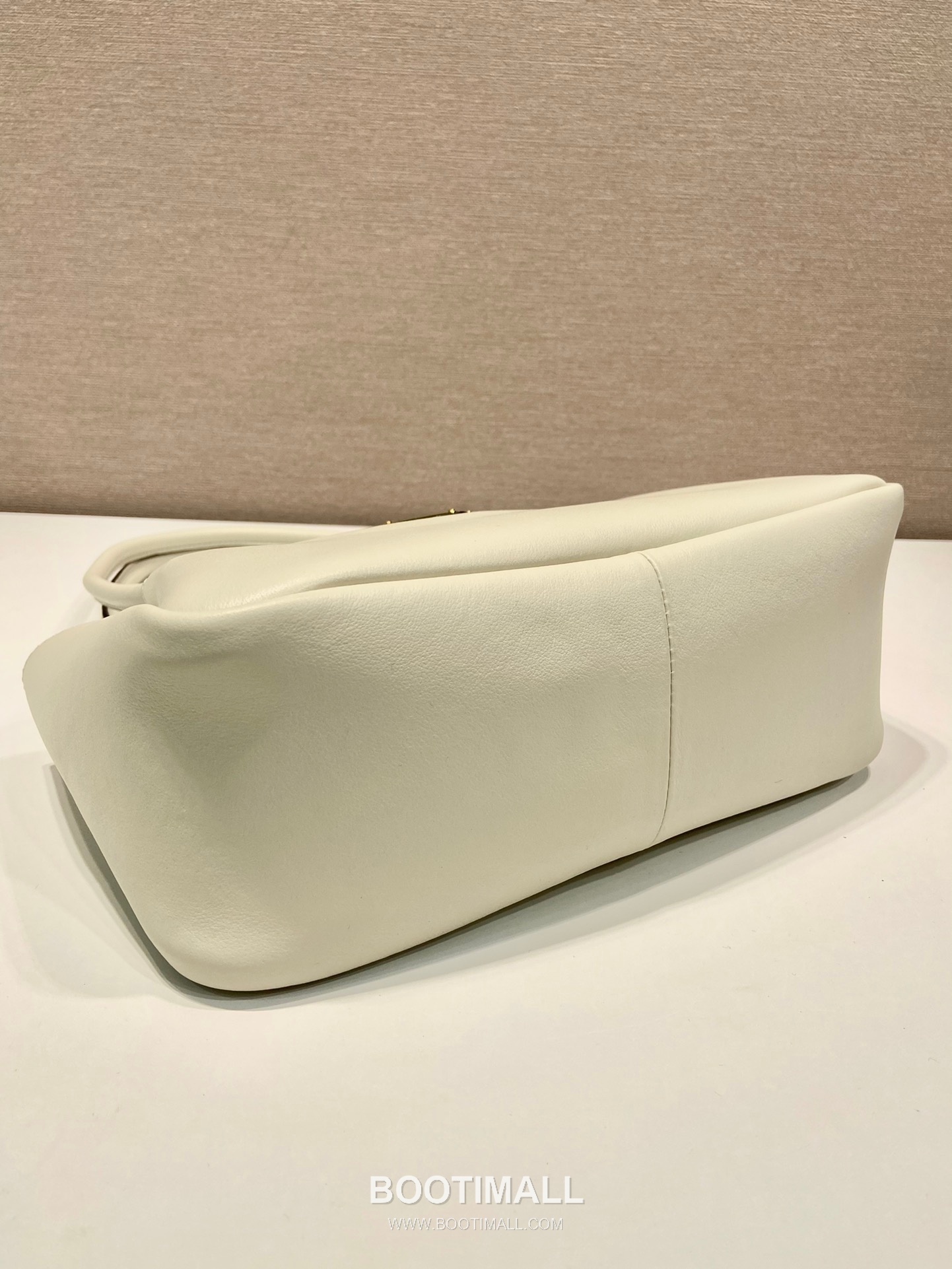 Prada Calfskin Shoulder Tote Bag with Dual Compartment and Strap Detail 프라다 카프스킨 듀얼 컴파트먼트 스트랩 숄더 토트백 1BA444 28cm 6