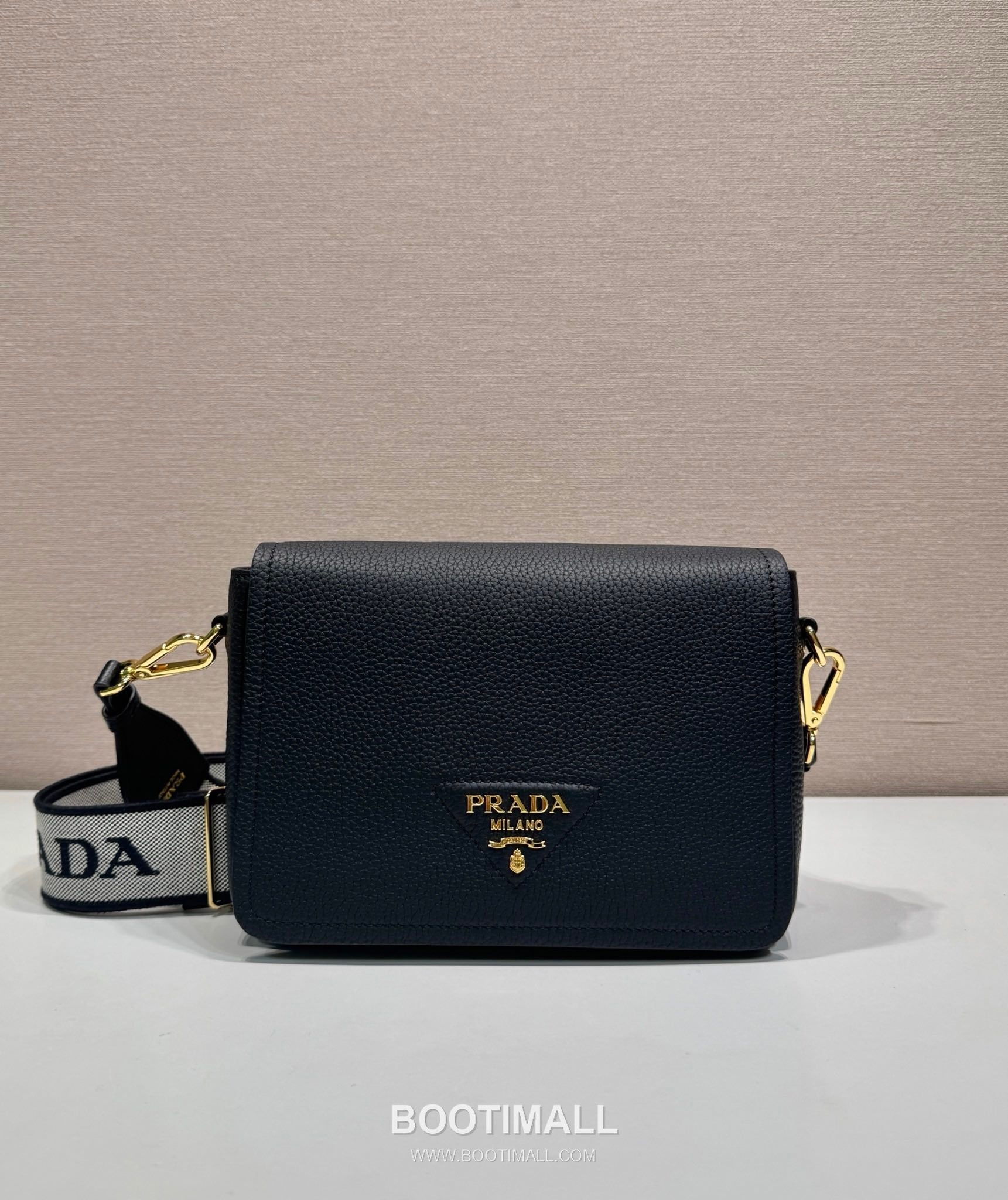 Prada Deer Grain Calfskin Flap Crossbody Bag with Dual Adjustable Strap Detail 프라다 디어 그레인 카프스킨 플랩 듀얼 조절 스트랩 크로스바디백 1BD314-1 23cm 2