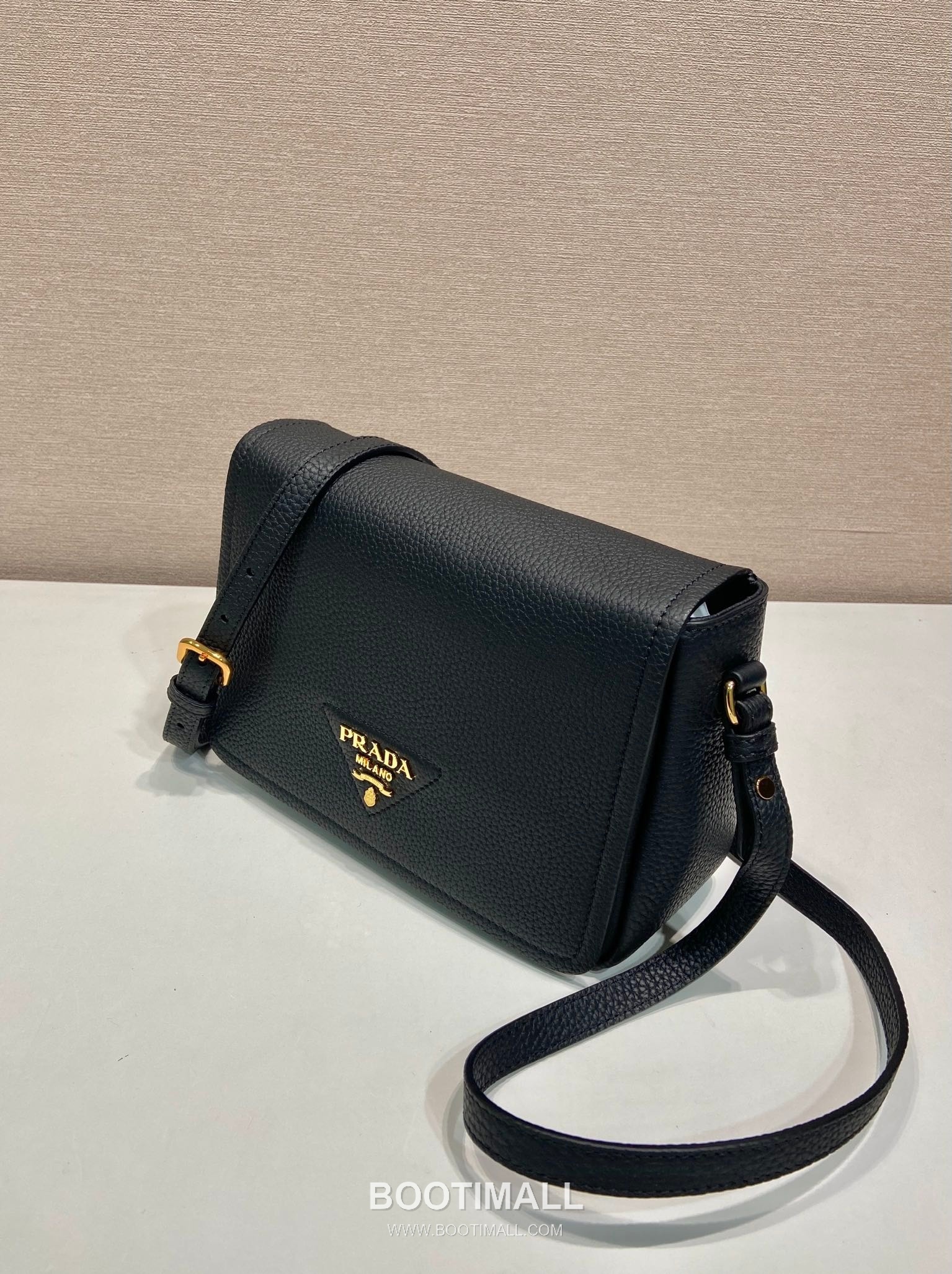 Prada Deer Grain Calfskin Flap Crossbody Bag with Dual Adjustable Strap Detail 프라다 디어 그레인 카프스킨 플랩 듀얼 조절 스트랩 크로스바디백 1BD314-1 23cm 3