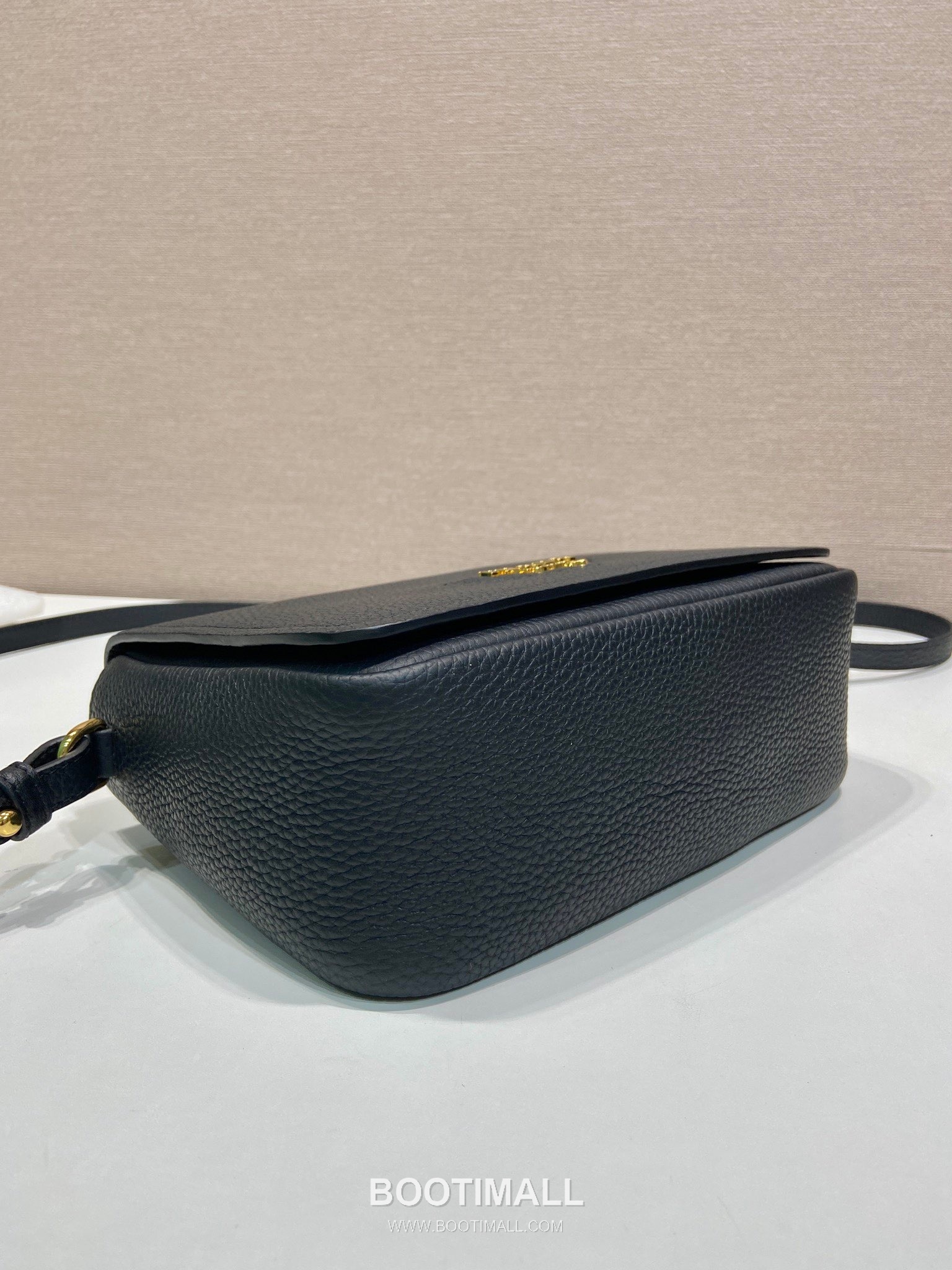 Prada Deer Grain Calfskin Flap Crossbody Bag with Dual Adjustable Strap Detail 프라다 디어 그레인 카프스킨 플랩 듀얼 조절 스트랩 크로스바디백 1BD314-1 23cm 7