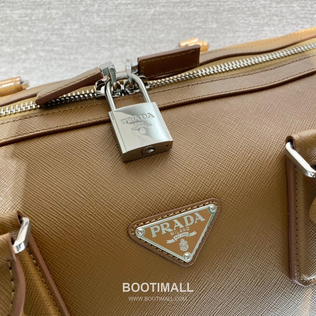 Prada Saffiano Leather Travel Duffle Bag with Wrap Zip and Lock Detail 프라다 사피아노 가죽 랩어라운드 지퍼 락 디테일 트래블 더플백 2VC018 50cm 7