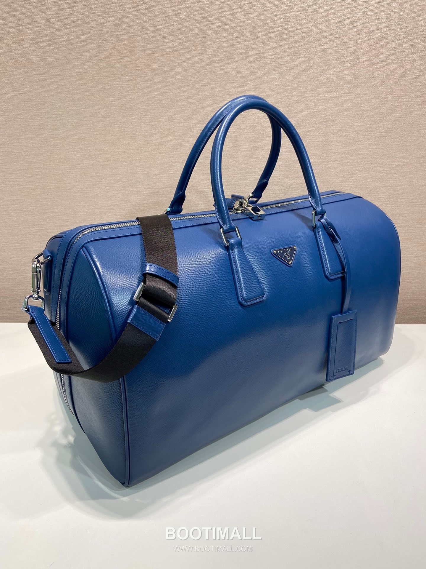 Prada Saffiano Leather Travel Duffle Bag with Wrap Zip and Lock Detail 프라다 사피아노 가죽 랩어라운드 지퍼 락 디테일 트래블 더플백 2VC018 50cm 3