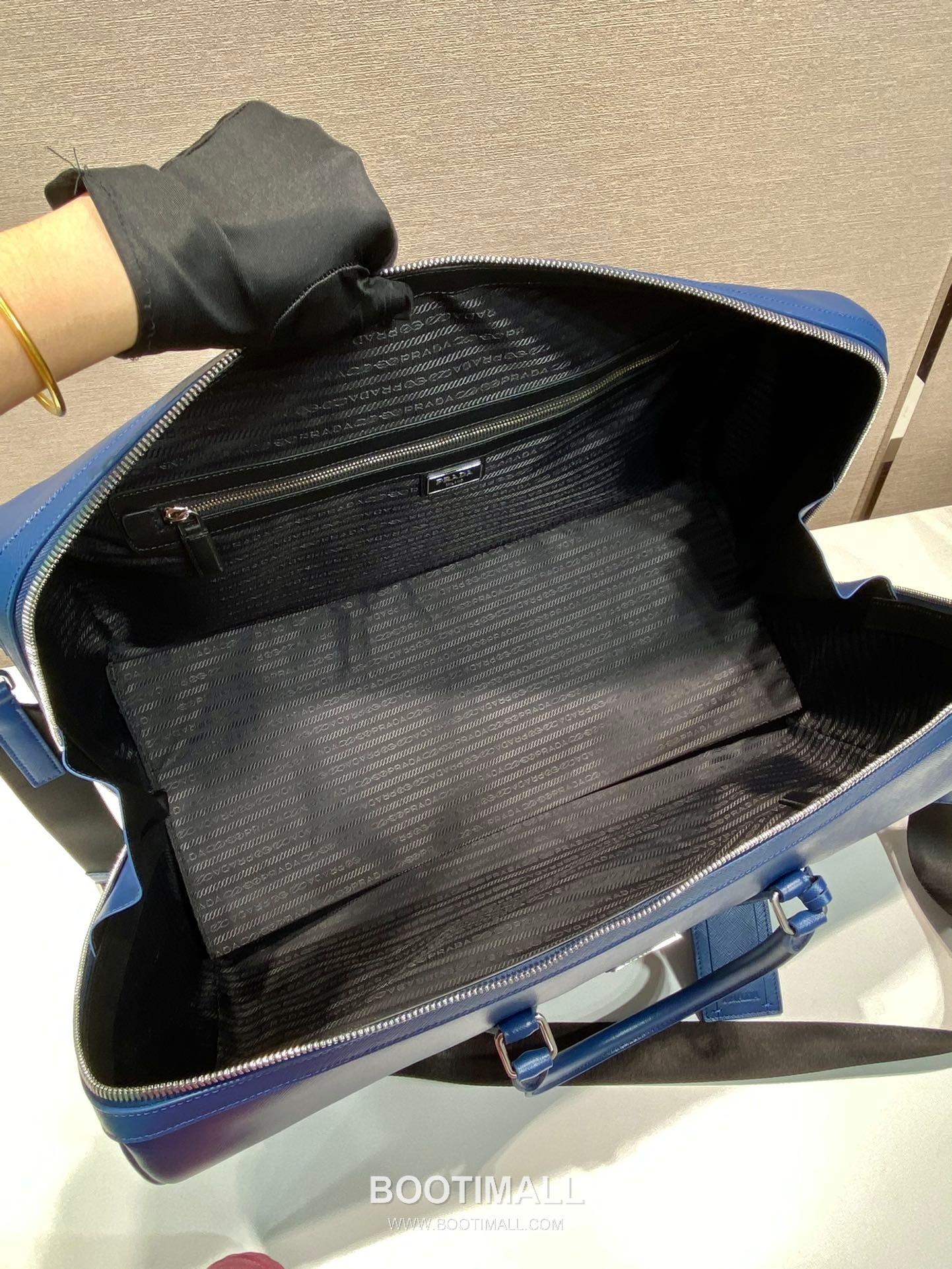 Prada Saffiano Leather Travel Duffle Bag with Wrap Zip and Lock Detail 프라다 사피아노 가죽 랩어라운드 지퍼 락 디테일 트래블 더플백 2VC018 50cm 8