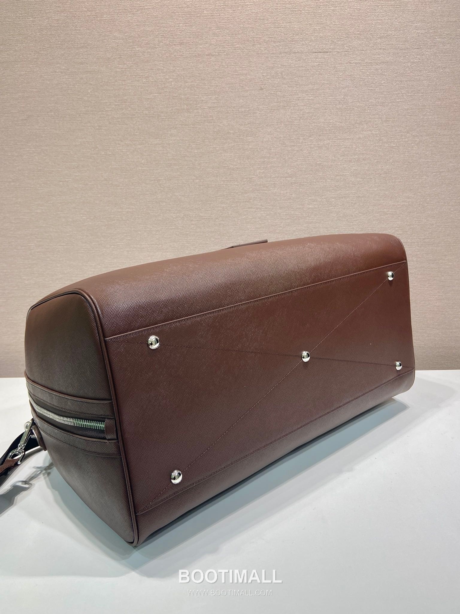 Prada Saffiano Leather Travel Duffle Bag with Wrap Zip and Lock Detail 프라다 사피아노 가죽 랩어라운드 지퍼 락 디테일 트래블 더플백 2VC018 50cm 5