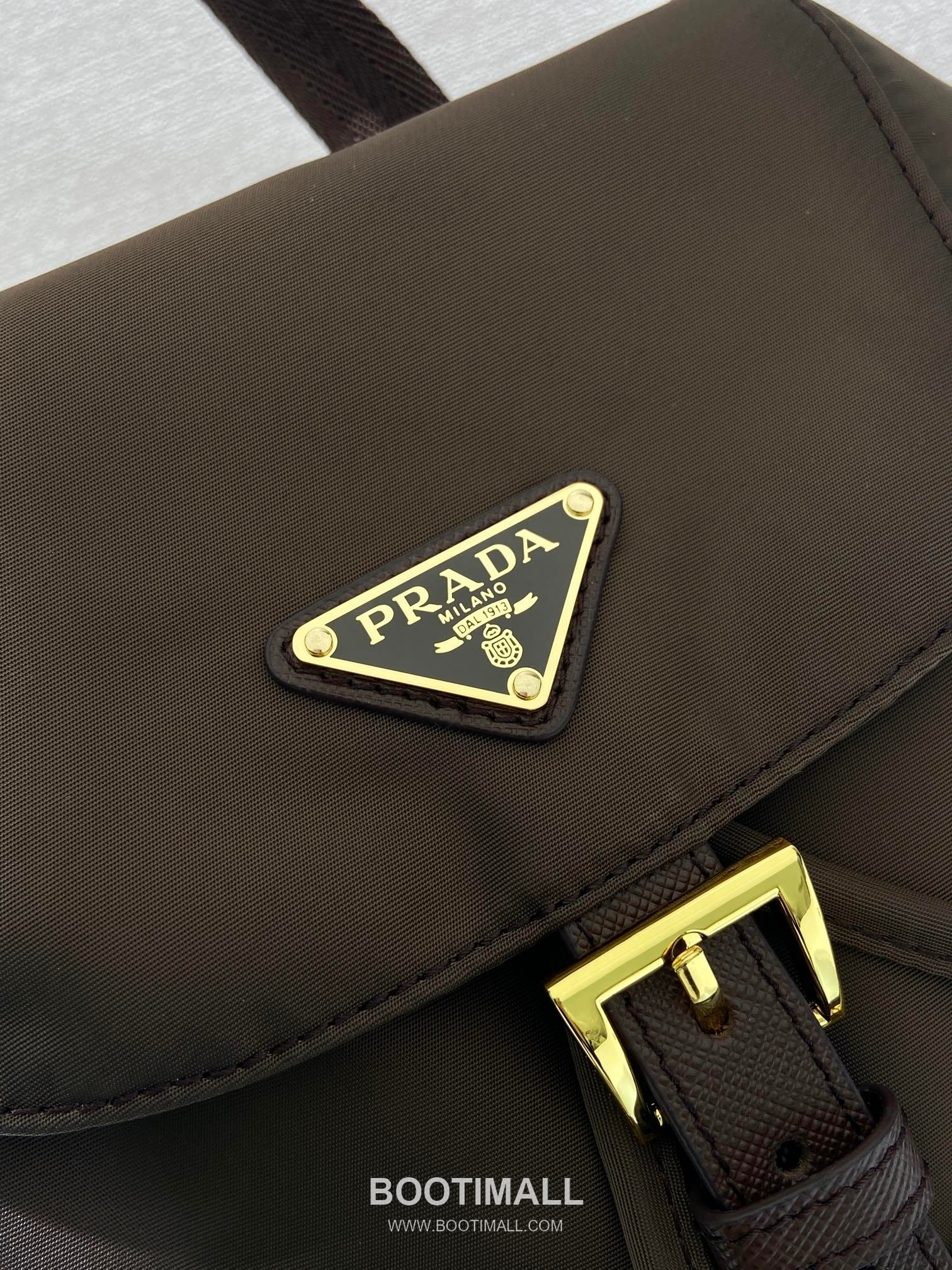 Prada Re-Nylon Backpack with Flap Drawstring Closure and Triple Zip Pocket Detail 프라다 리나일론 플랩 드로우스트링 트리플 지퍼 포켓 백팩 1BZ081 24.5cm 7