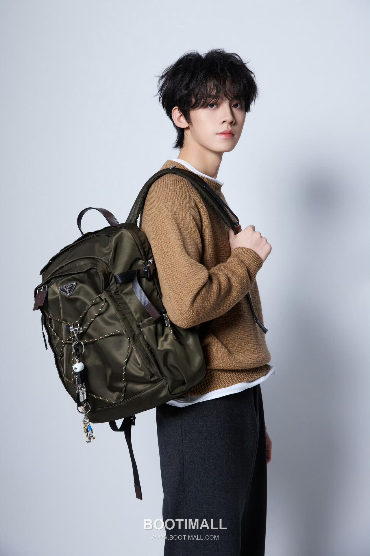 Prada Re-Nylon Backpack with Multi Pocket and Drawcord Detail 프라다 리나일론 멀티 포켓 드로우코드 디테일 백팩 2VZ122 29cm 4