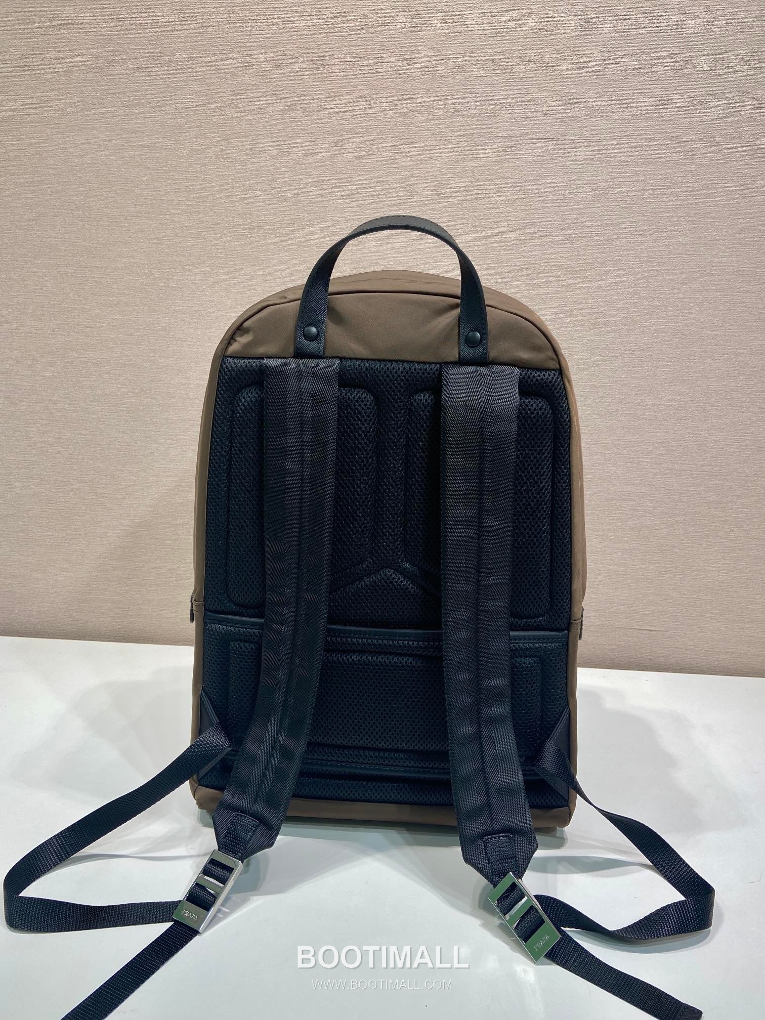 Prada Re-Nylon Backpack with Saffiano Leather Trim and Multi Pocket Detail 프라다 리나일론 사피아노 가죽 트림 멀티 포켓 백팩 2VZ048 31cm 4