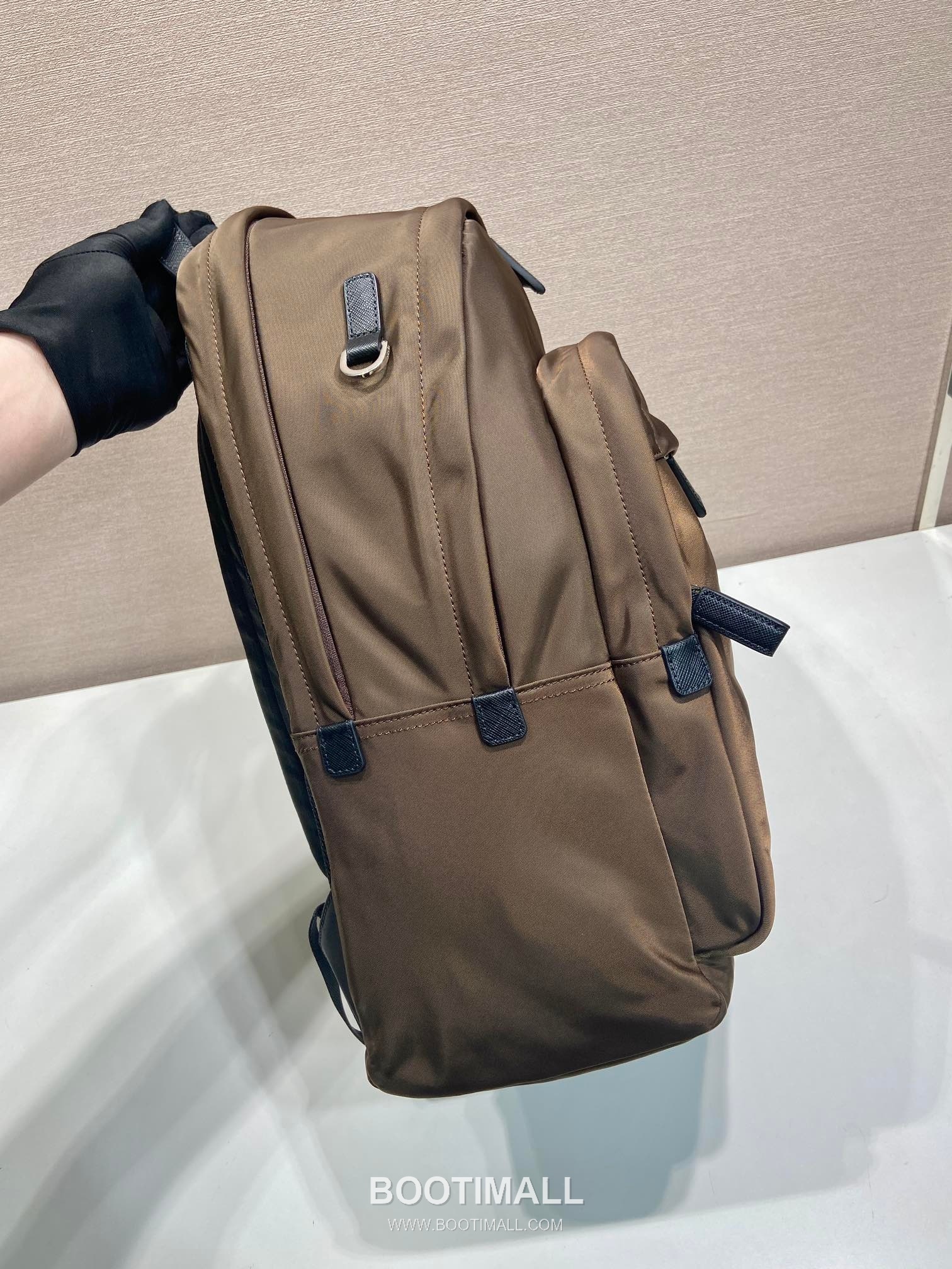 Prada Re-Nylon Backpack with Saffiano Leather Trim and Multi Pocket Detail 프라다 리나일론 사피아노 가죽 트림 멀티 포켓 백팩 2VZ048 31cm 5