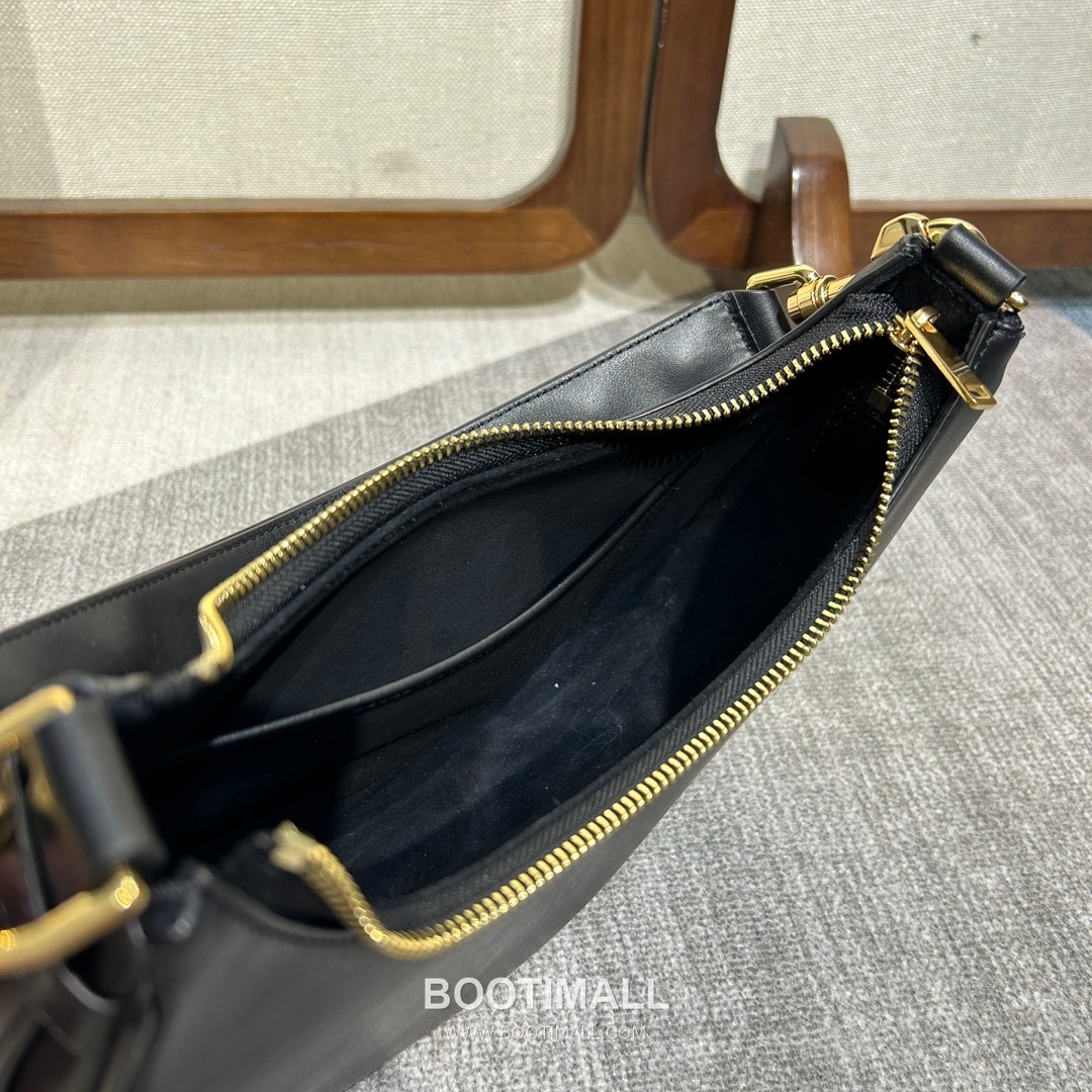 Celine Ava Strap Leather Shoulder Bag with Adjustable Buckle Detail 셀린느 아바 스트랩 레더 조절 버클 숄더백 196923 24cm 8