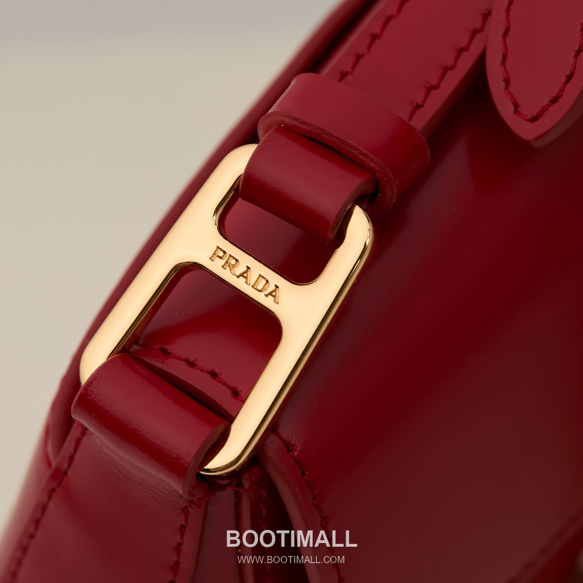 Prada Glossy Leather Shoulder Bag with Flap Closure and Dual Adjustable Strap Detail 프라다 글로시 레더 플랩 듀얼 조절 스트랩 숄더백 1BD345 24cm 6