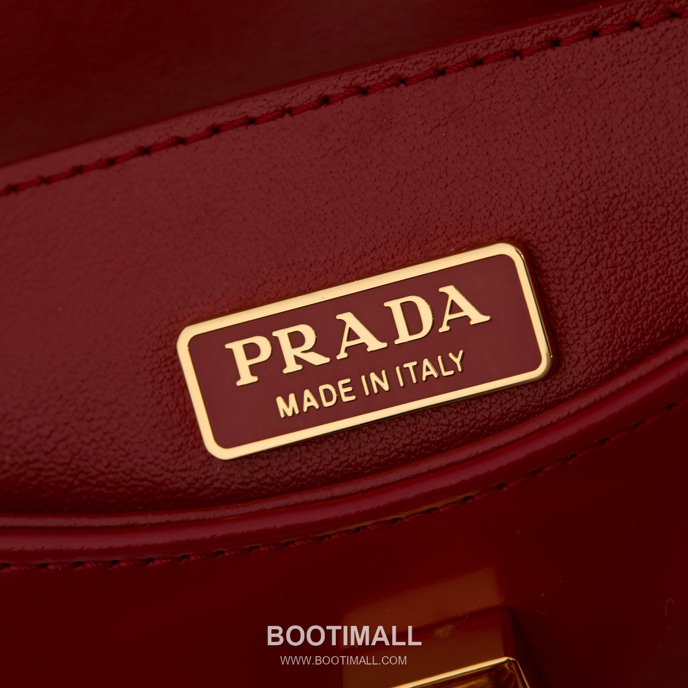 Prada Glossy Leather Shoulder Bag with Flap Closure and Dual Adjustable Strap Detail 프라다 글로시 레더 플랩 듀얼 조절 스트랩 숄더백 1BD345 24cm 8