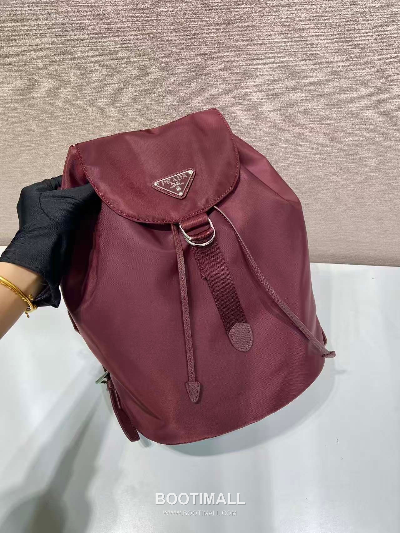 Prada Re-Nylon Backpack with Saffiano Leather Trim and Minimal Strap Design 프라다 리나일론 사피아노 가죽 트림 미니멀 스트랩 백팩 1BZ0197 25cm 3