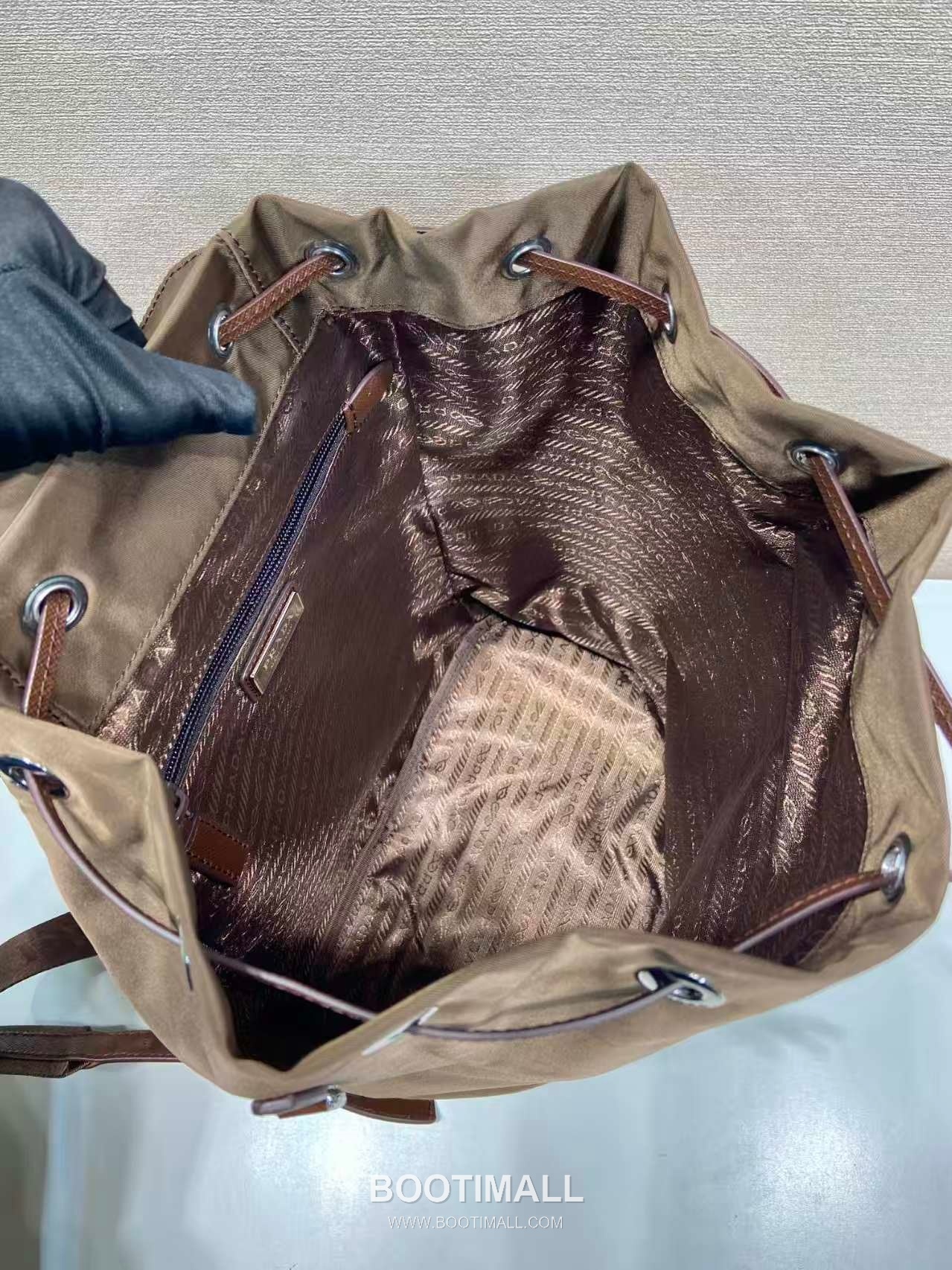 Prada Re-Nylon Backpack with Saffiano Leather Trim and Minimal Strap Design 프라다 리나일론 사피아노 가죽 트림 미니멀 스트랩 백팩 1BZ0197 25cm 9