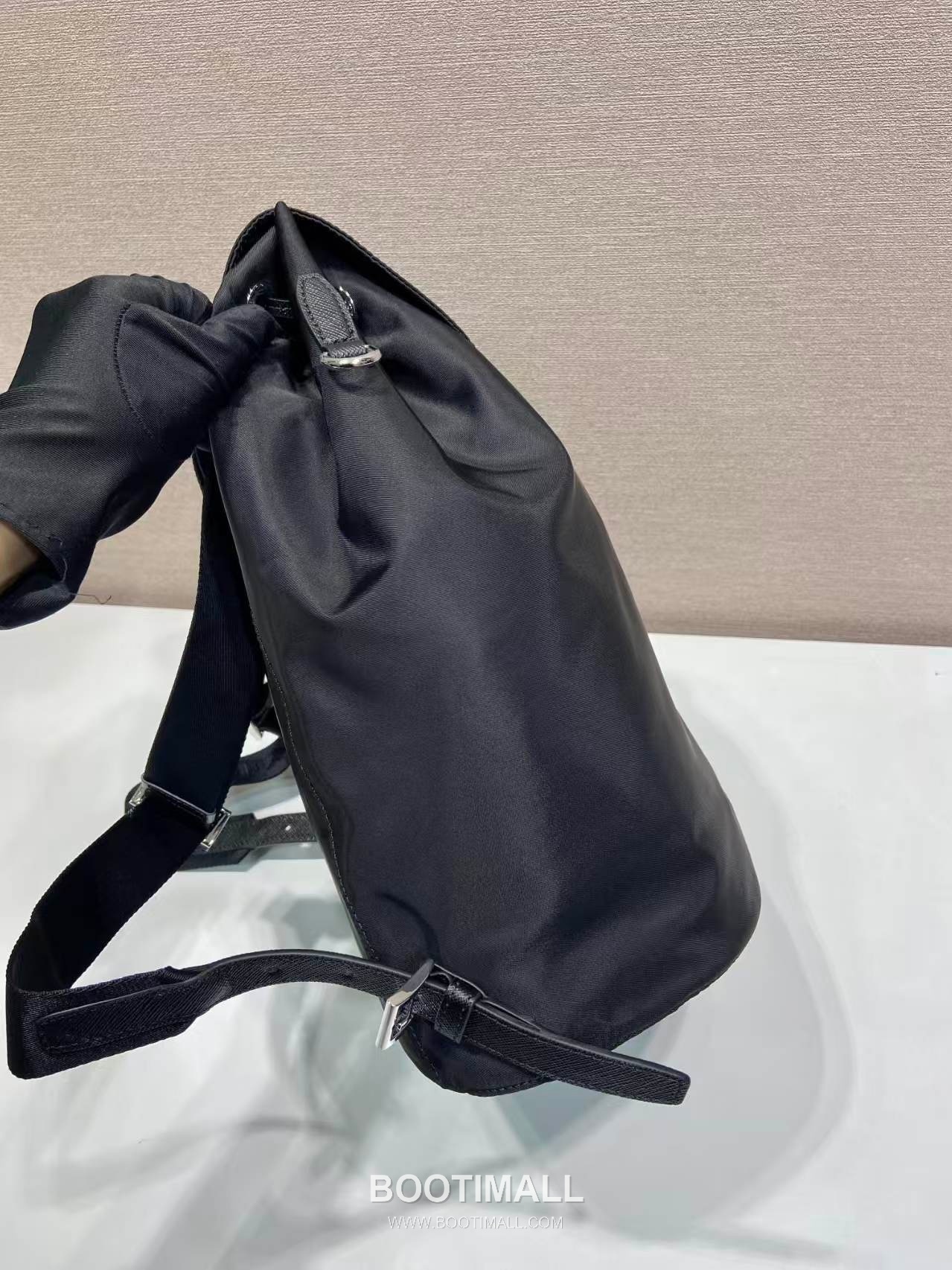 Prada Re-Nylon Backpack with Saffiano Leather Trim and Minimal Strap Design 프라다 리나일론 사피아노 가죽 트림 미니멀 스트랩 백팩 1BZ0197 25cm 5